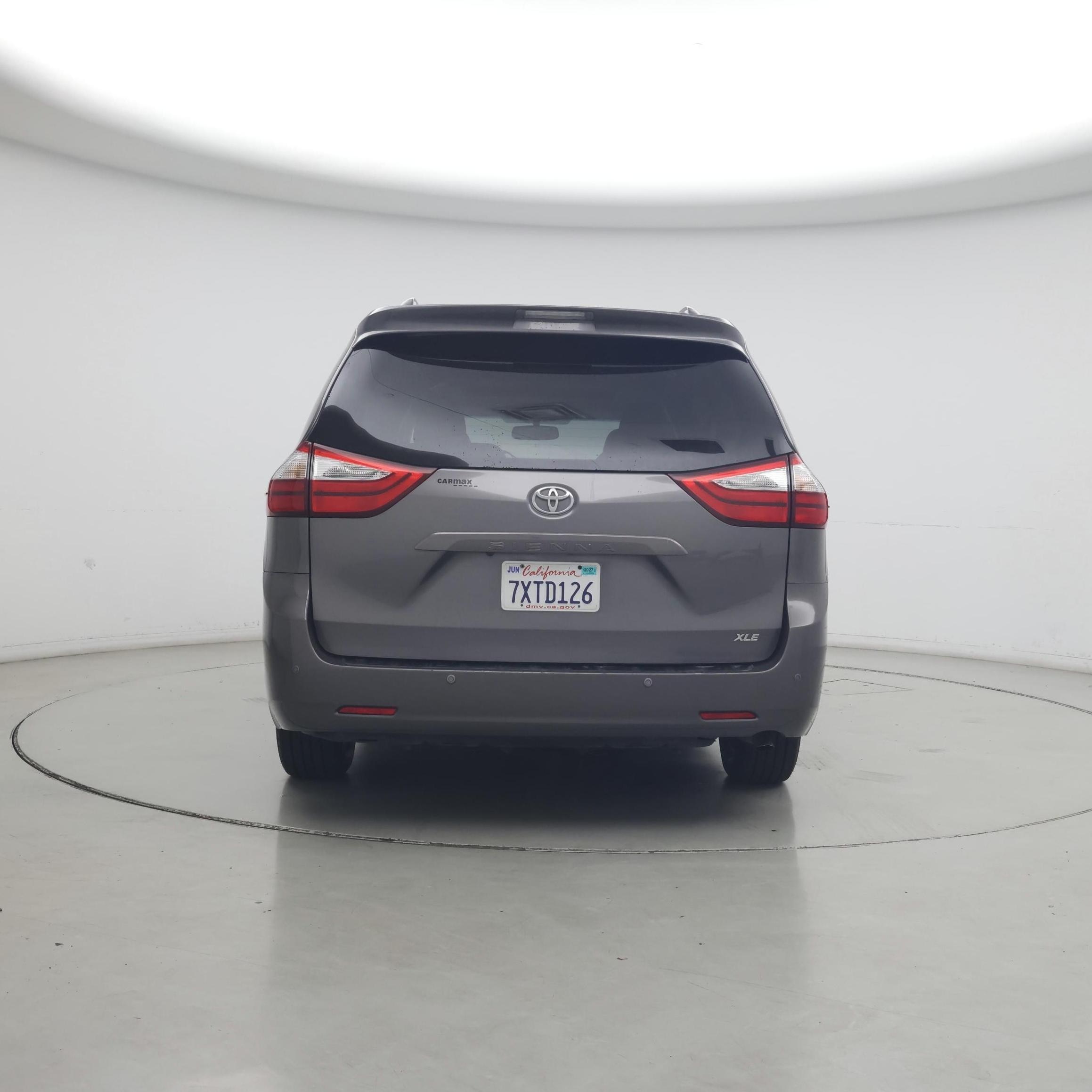 Thumbnail: 2017 Toyota Sienna - 6