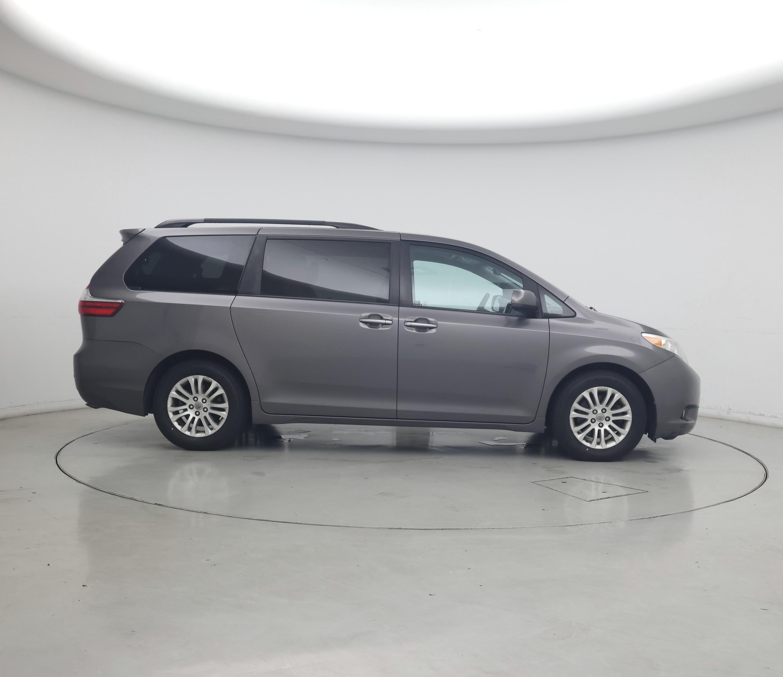 Thumbnail: 2017 Toyota Sienna - 7