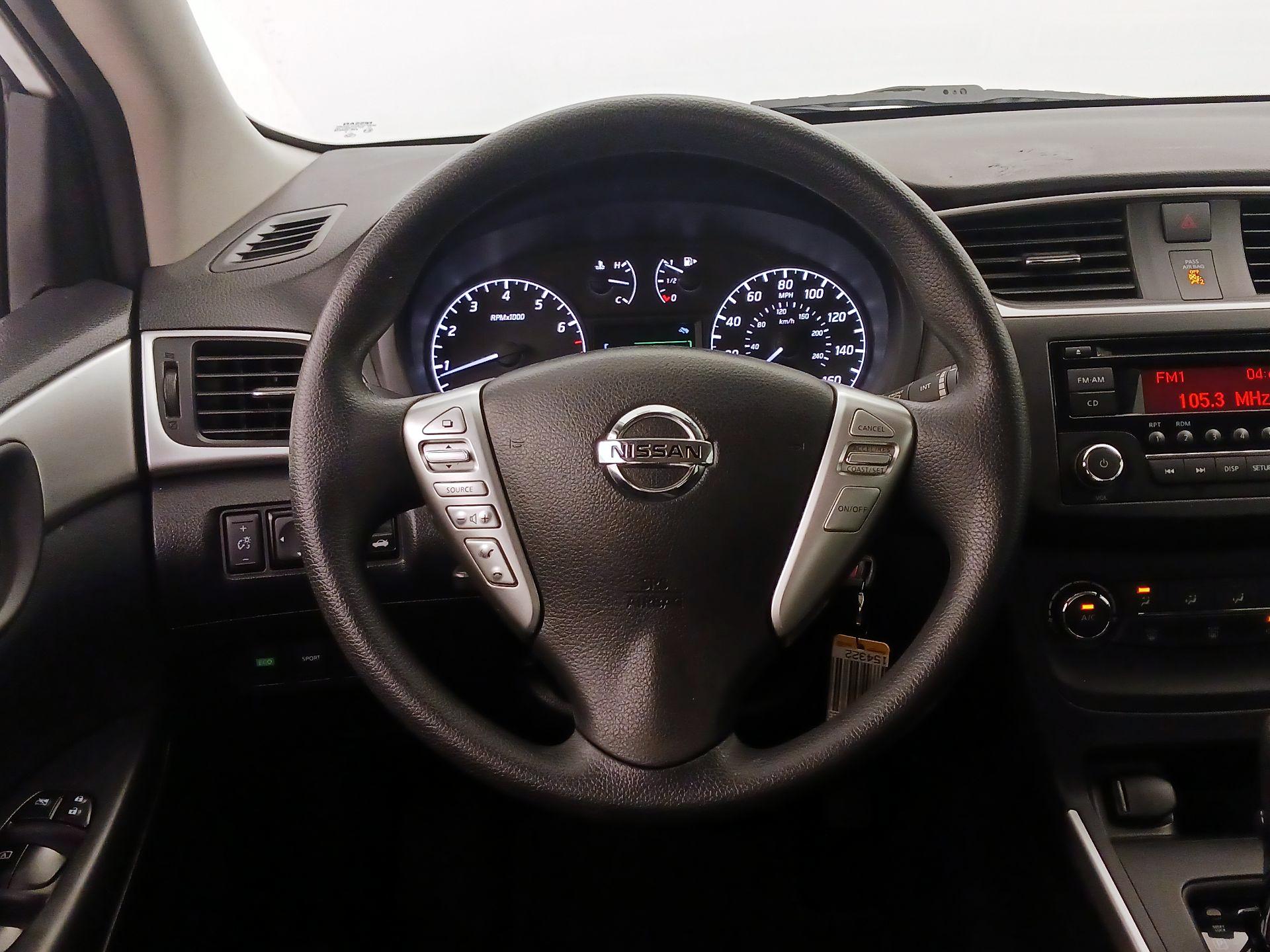 Thumbnail: 2016 Nissan Sentra - 10
