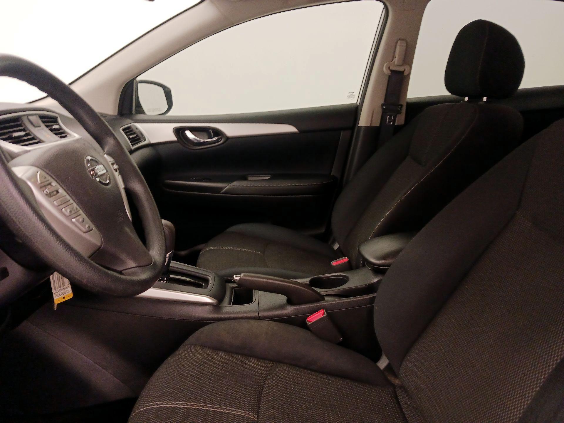 Thumbnail: 2016 Nissan Sentra - 11