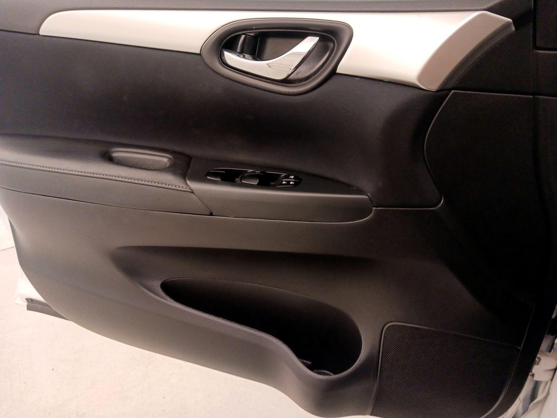 Thumbnail: 2016 Nissan Sentra - 12