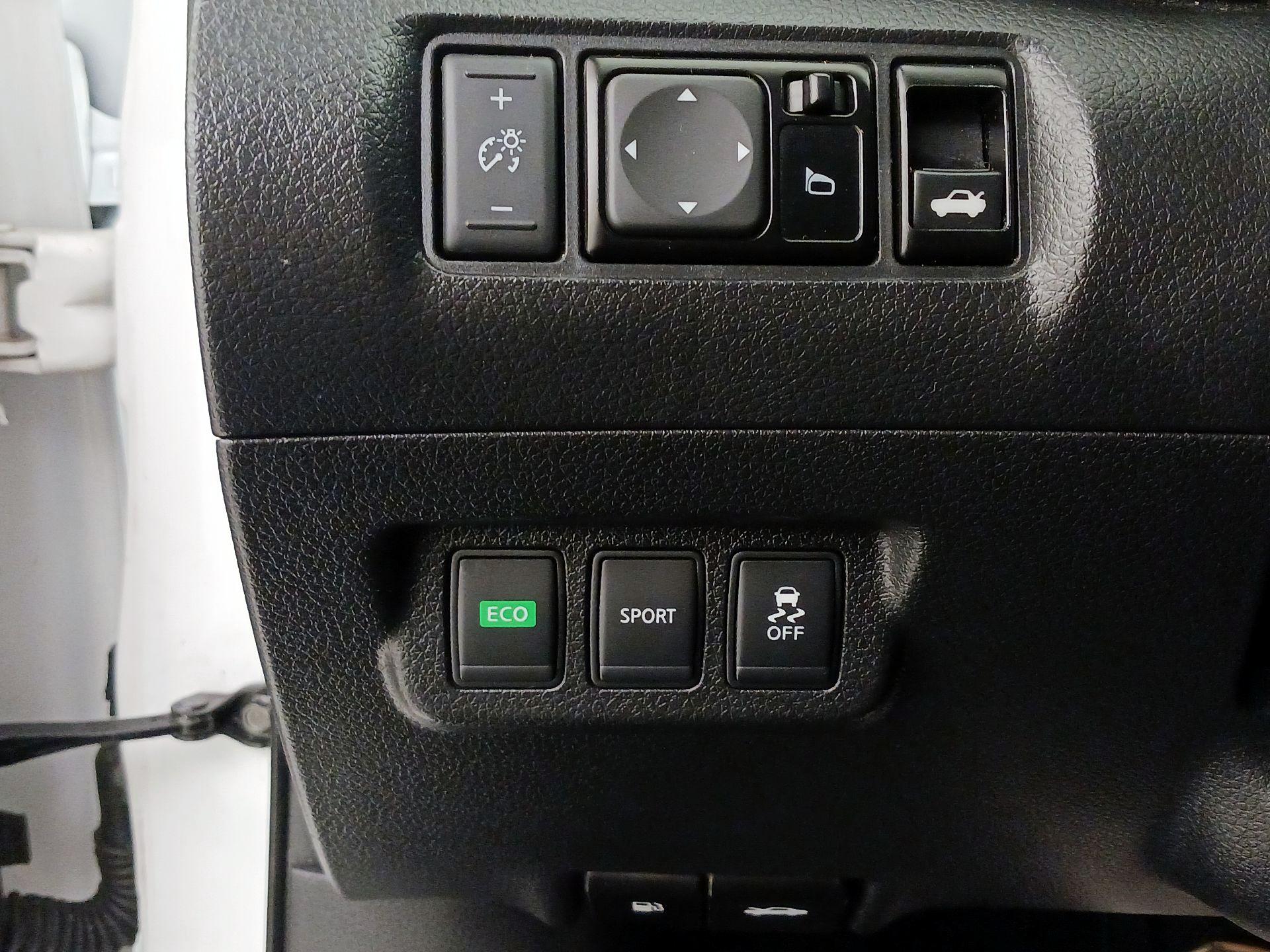 Thumbnail: 2016 Nissan Sentra - 13