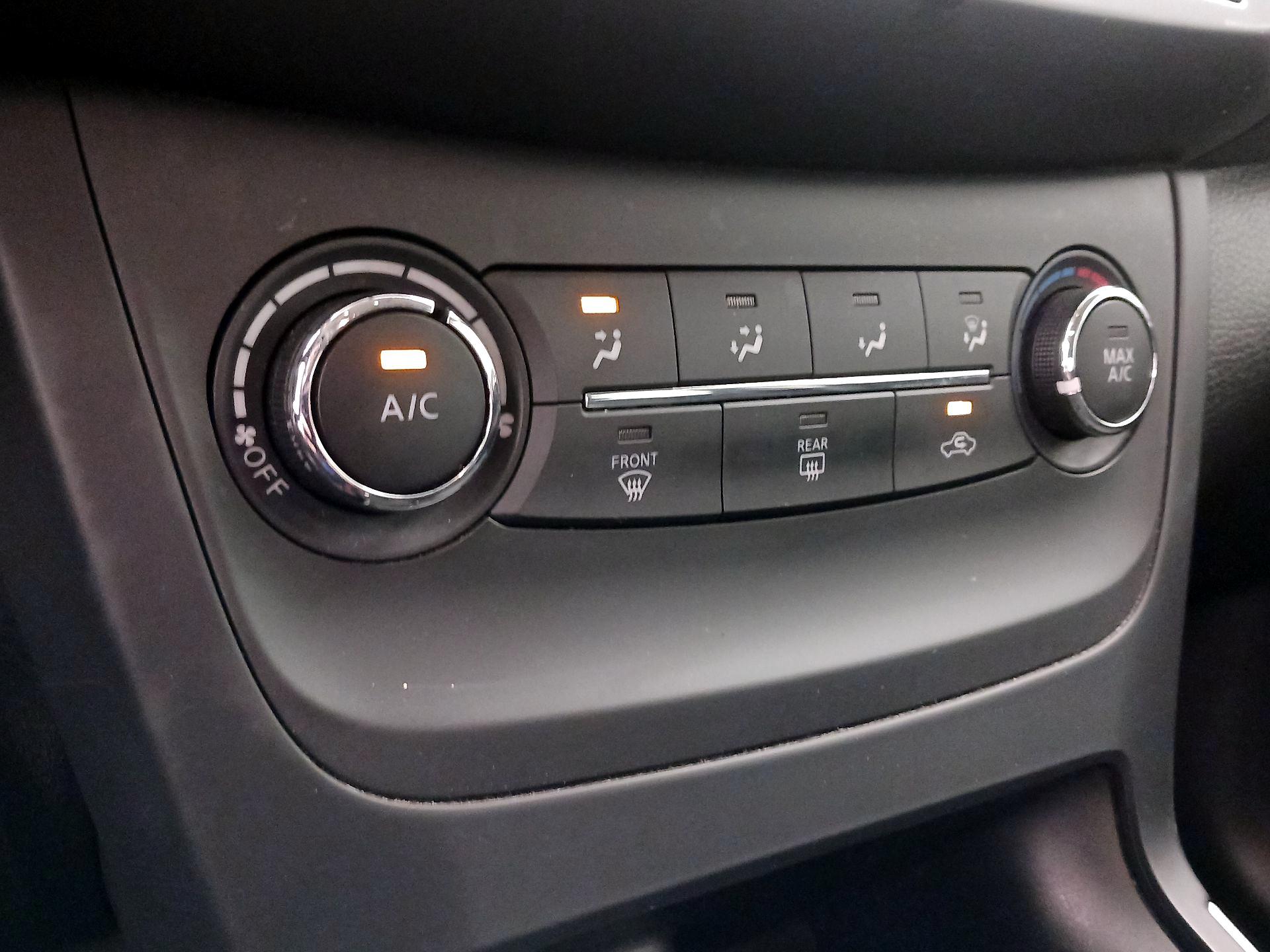 Thumbnail: 2016 Nissan Sentra - 15