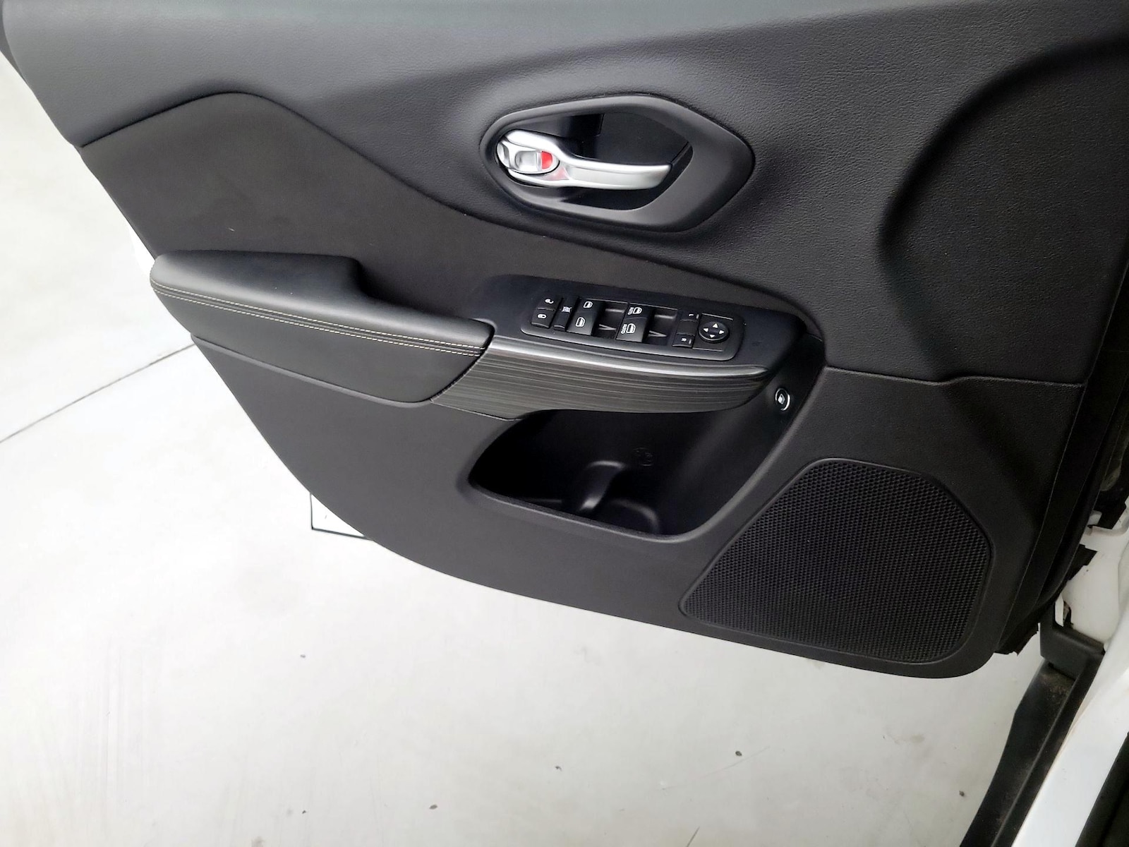 2016 Jeep Cherokee Latitude - Photo 11