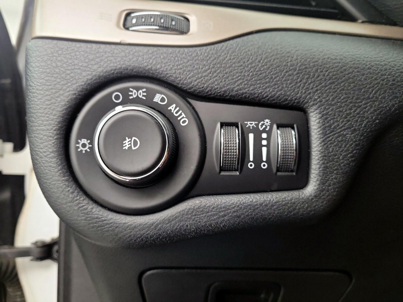 2016 Jeep Cherokee Latitude - Photo 12