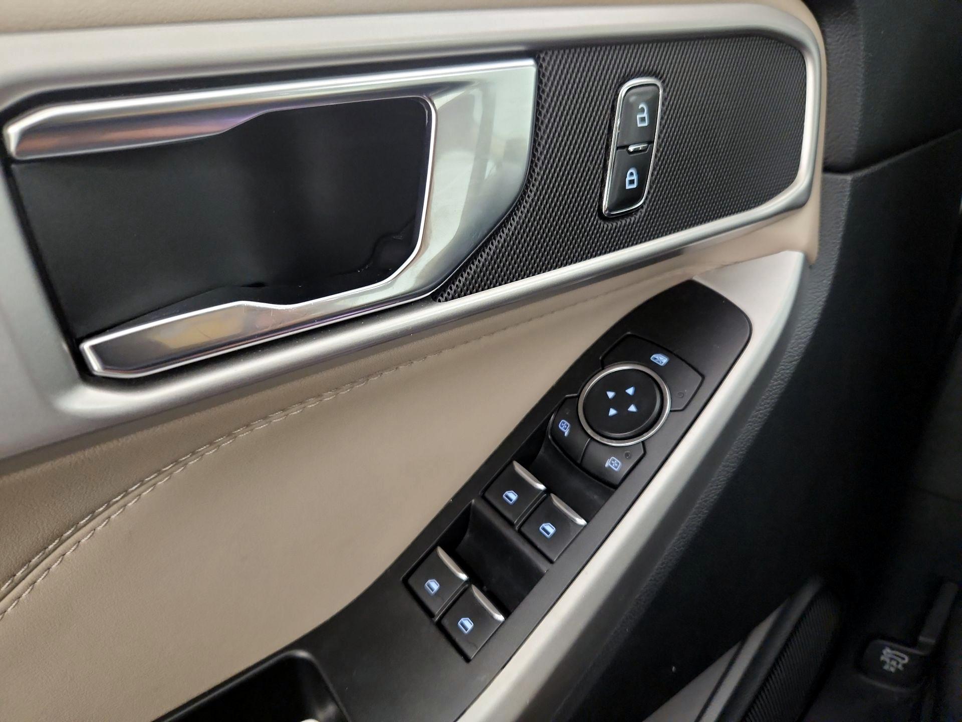 Thumbnail: 2021 Ford Explorer - 12