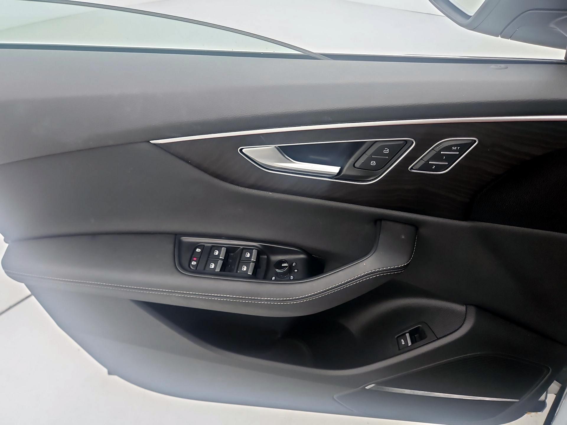 Thumbnail: 2023 Audi Q8 - 12