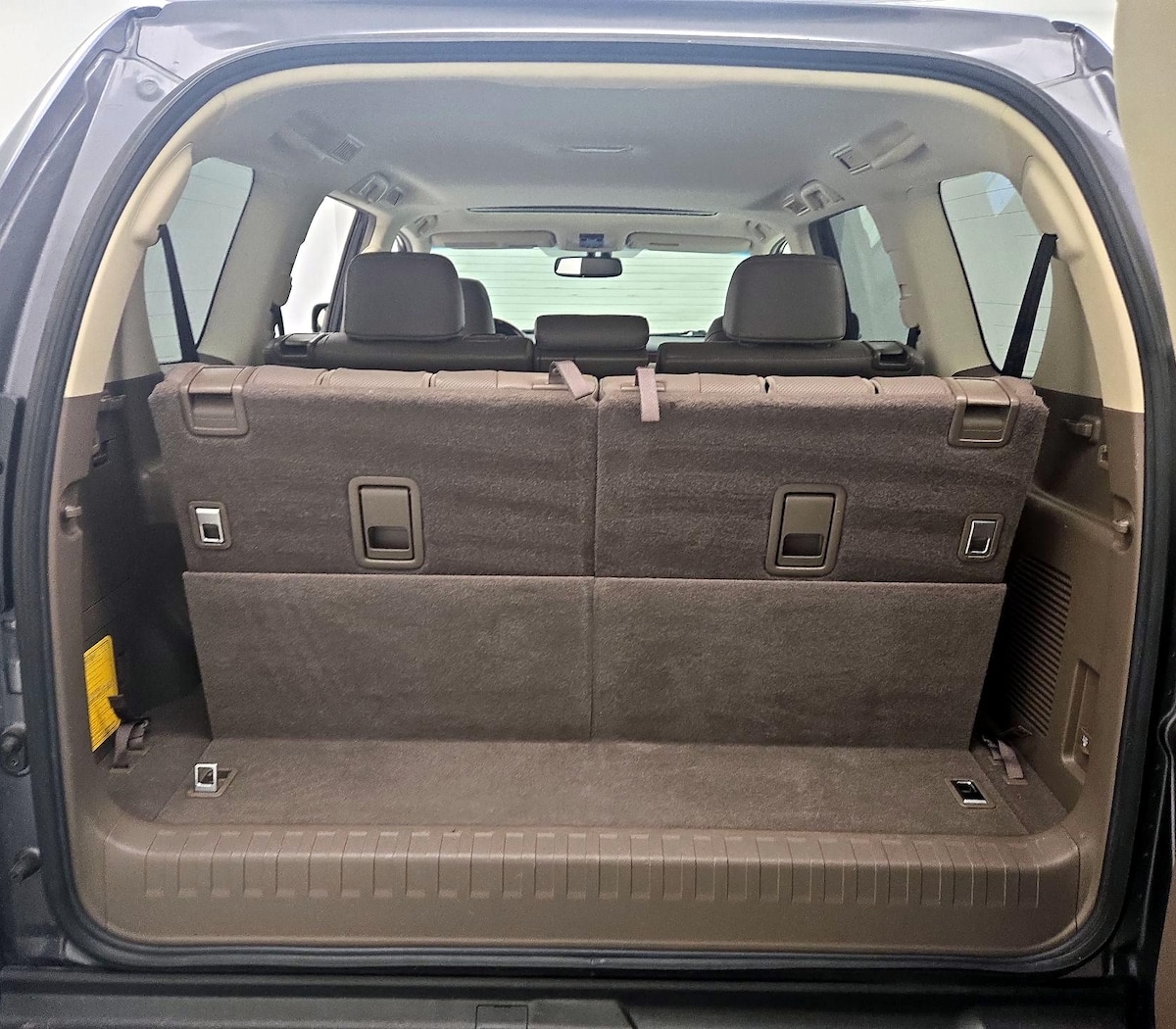 Trunk/Cargo (Seats Up)