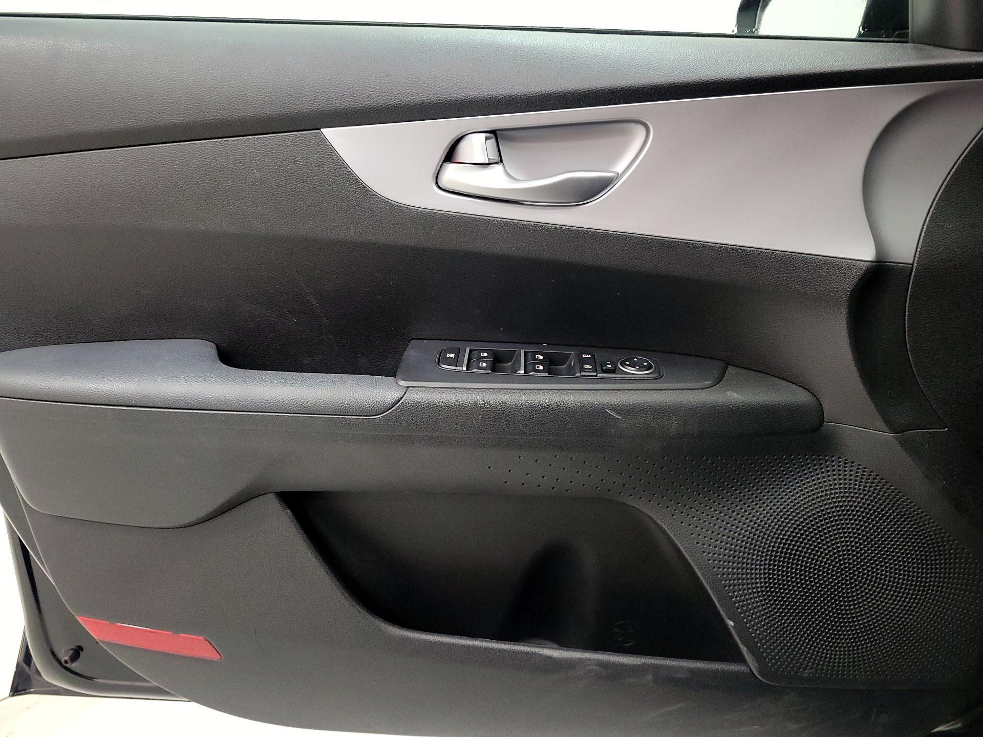 Thumbnail: 2023 Kia Forte - 12