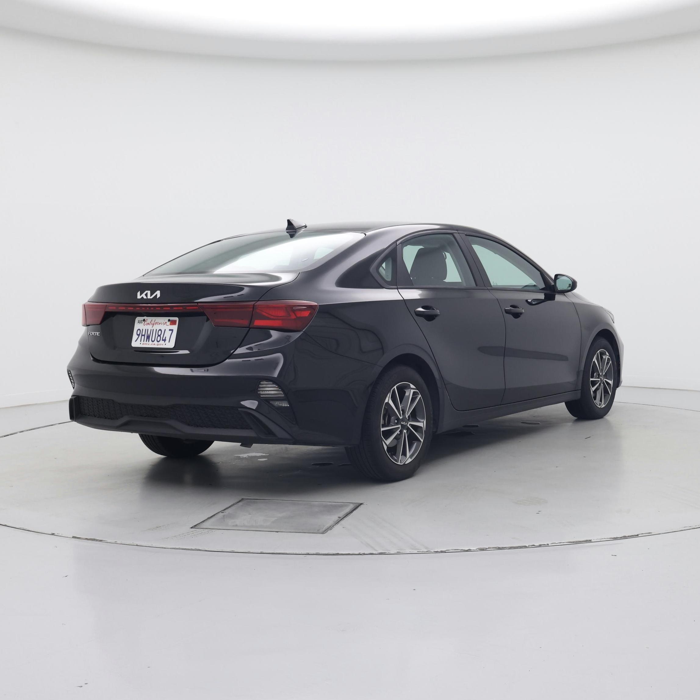 Thumbnail: 2023 Kia Forte - 8