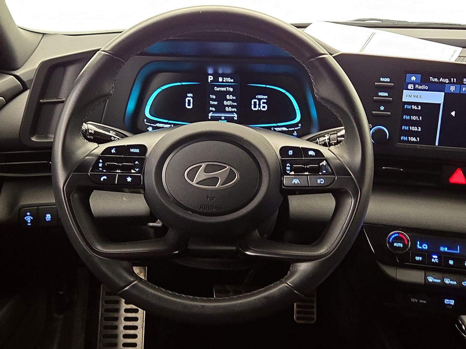 2025 Hyundai Elantra SEL - Photo 11