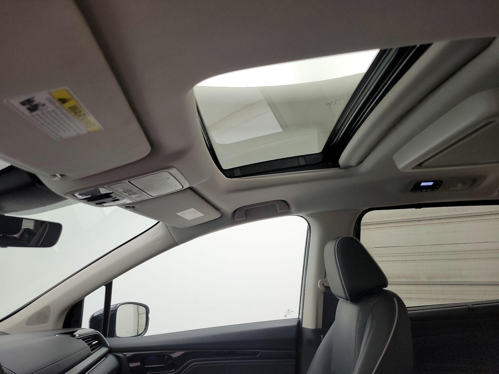 2025 Honda Odyssey Elite - Photo 19