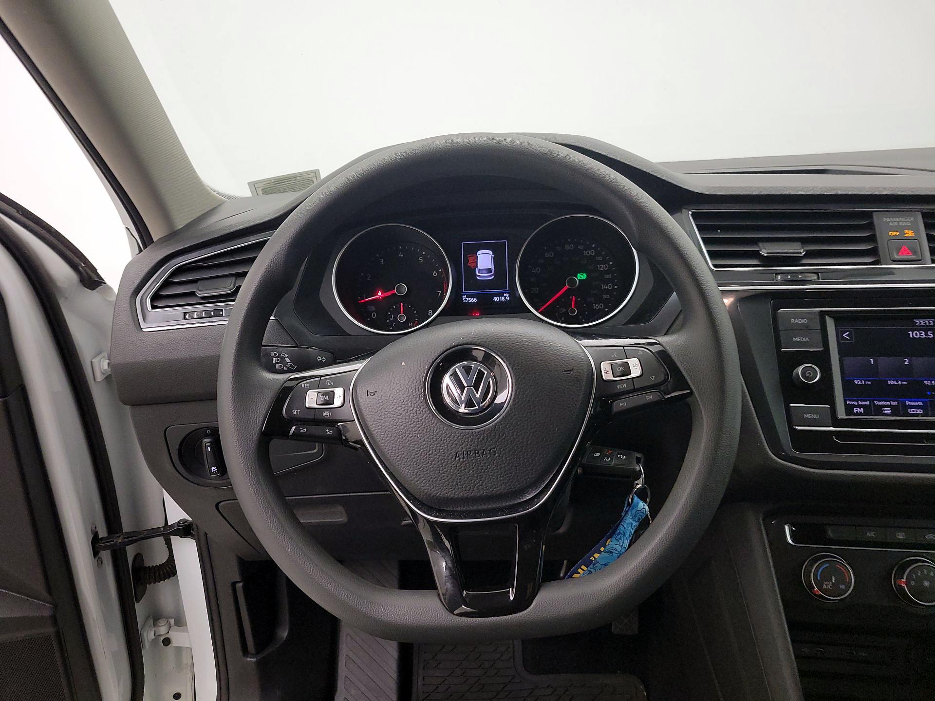 Thumbnail: 2020 Volkswagen Tiguan - 10