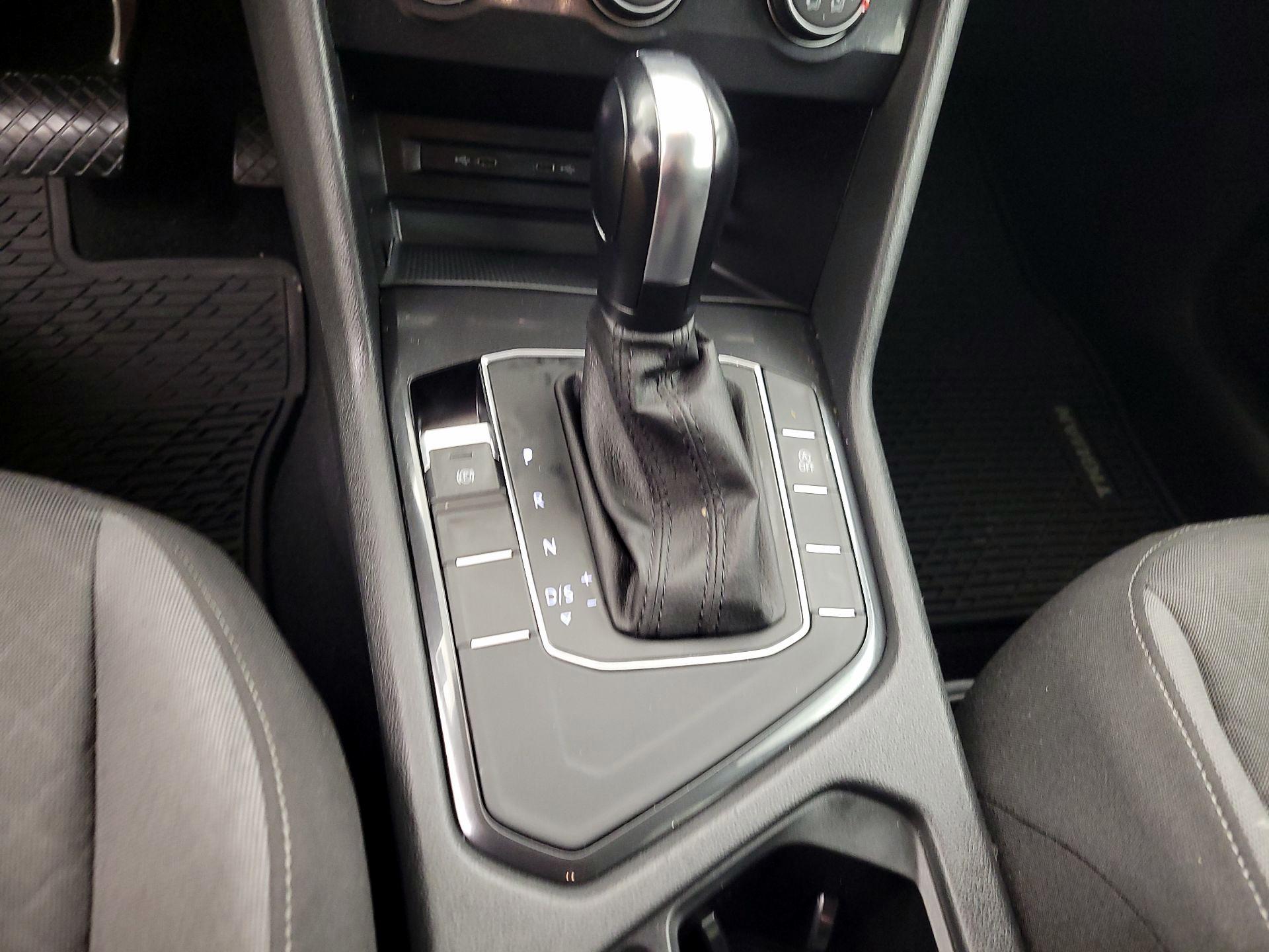 Thumbnail: 2020 Volkswagen Tiguan - 17