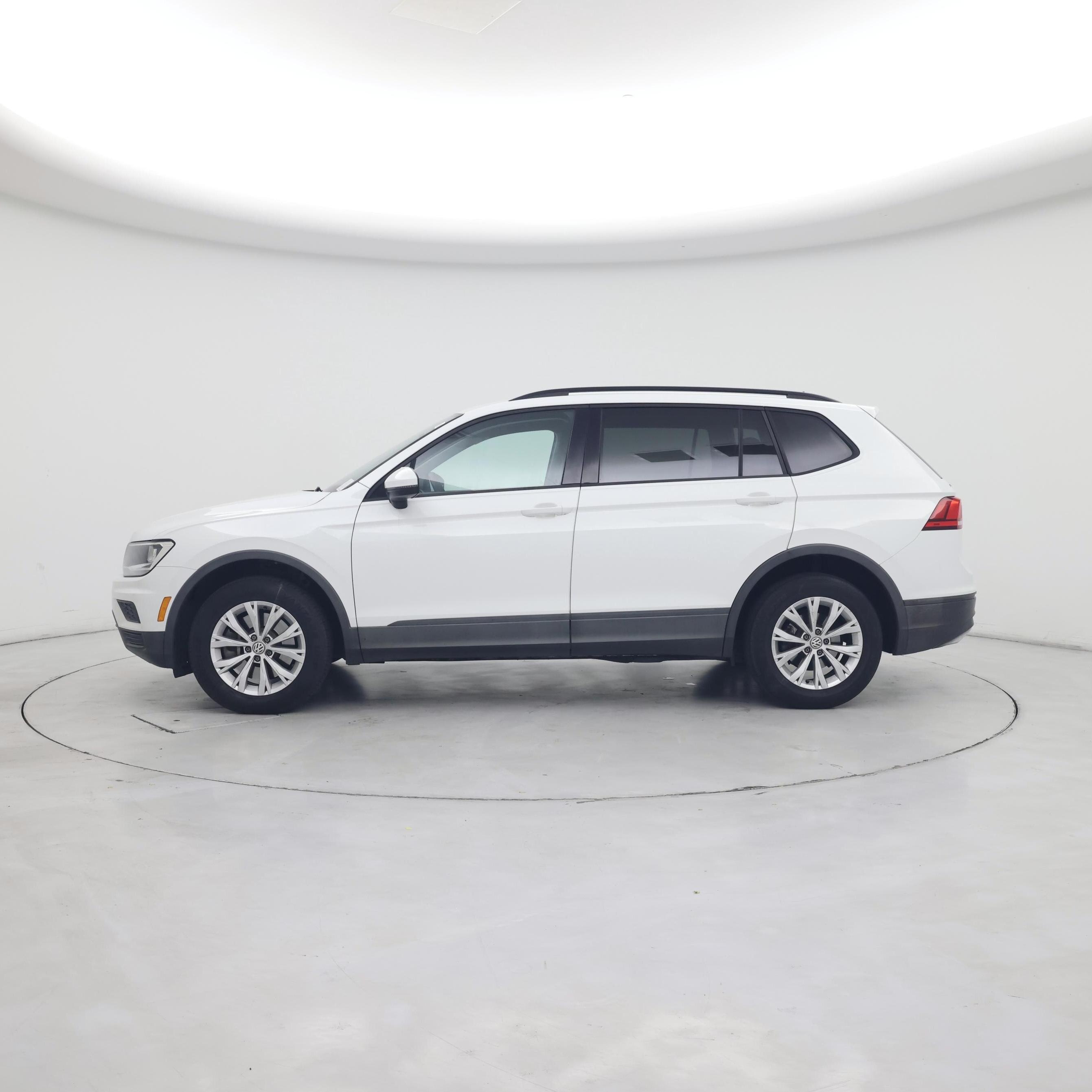 Thumbnail: 2020 Volkswagen Tiguan - 3