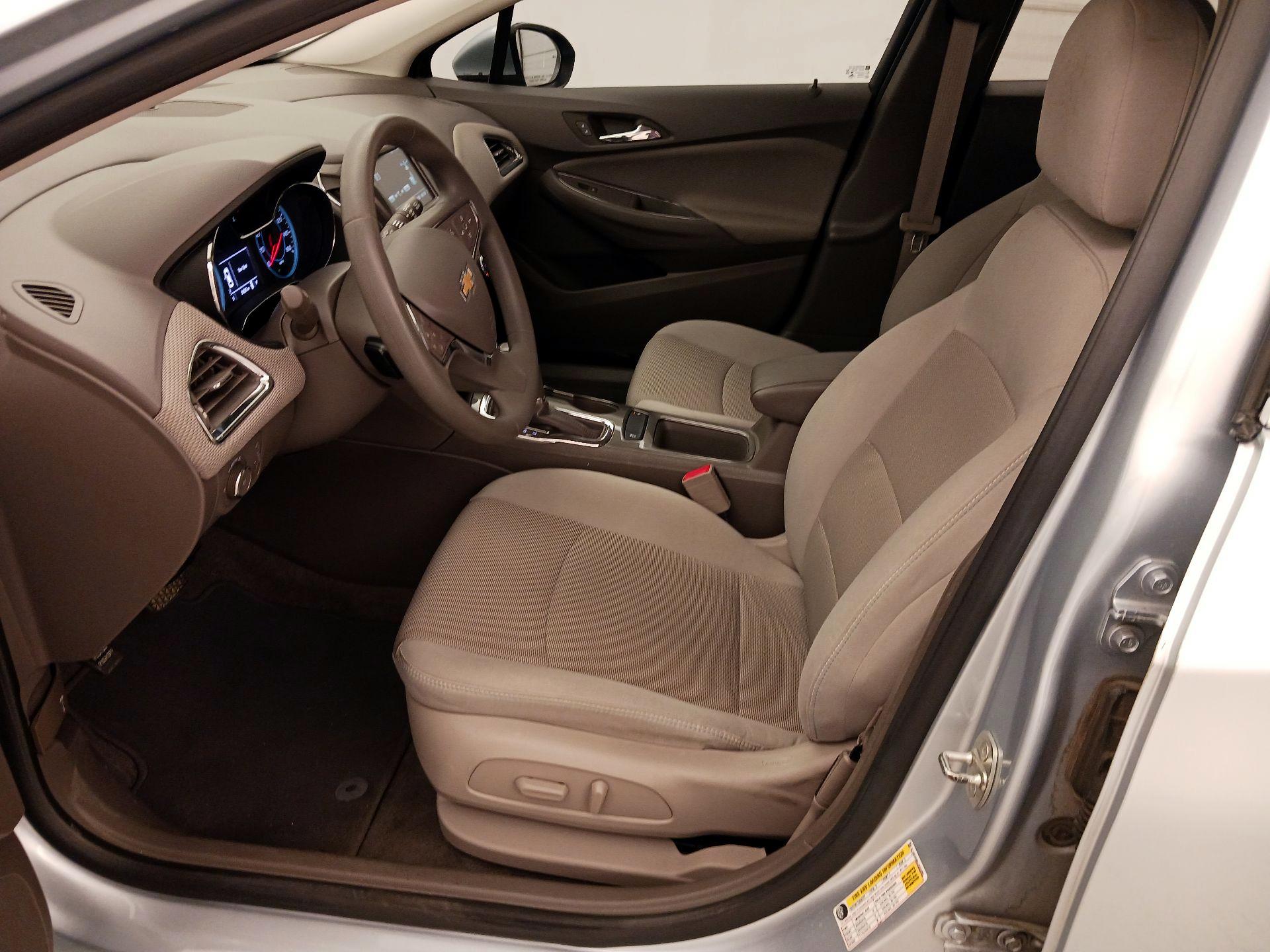 Thumbnail: 2018 Chevrolet Cruze - 11