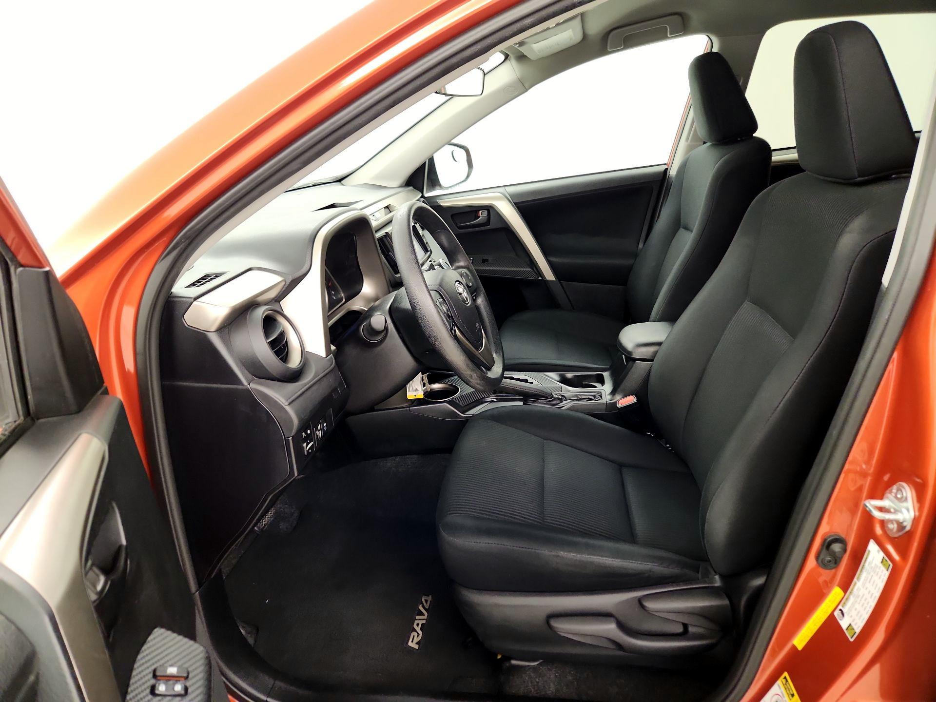 Thumbnail: 2015 Toyota RAV4 - 11