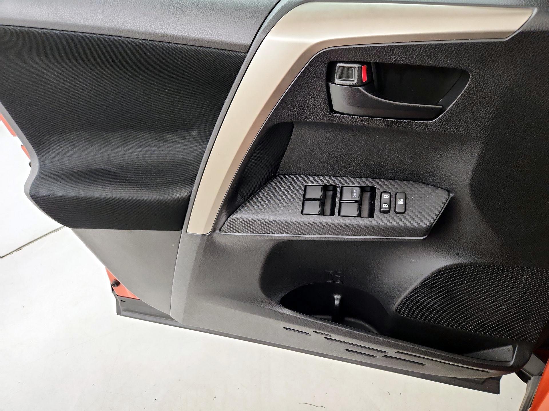 Thumbnail: 2015 Toyota RAV4 - 12
