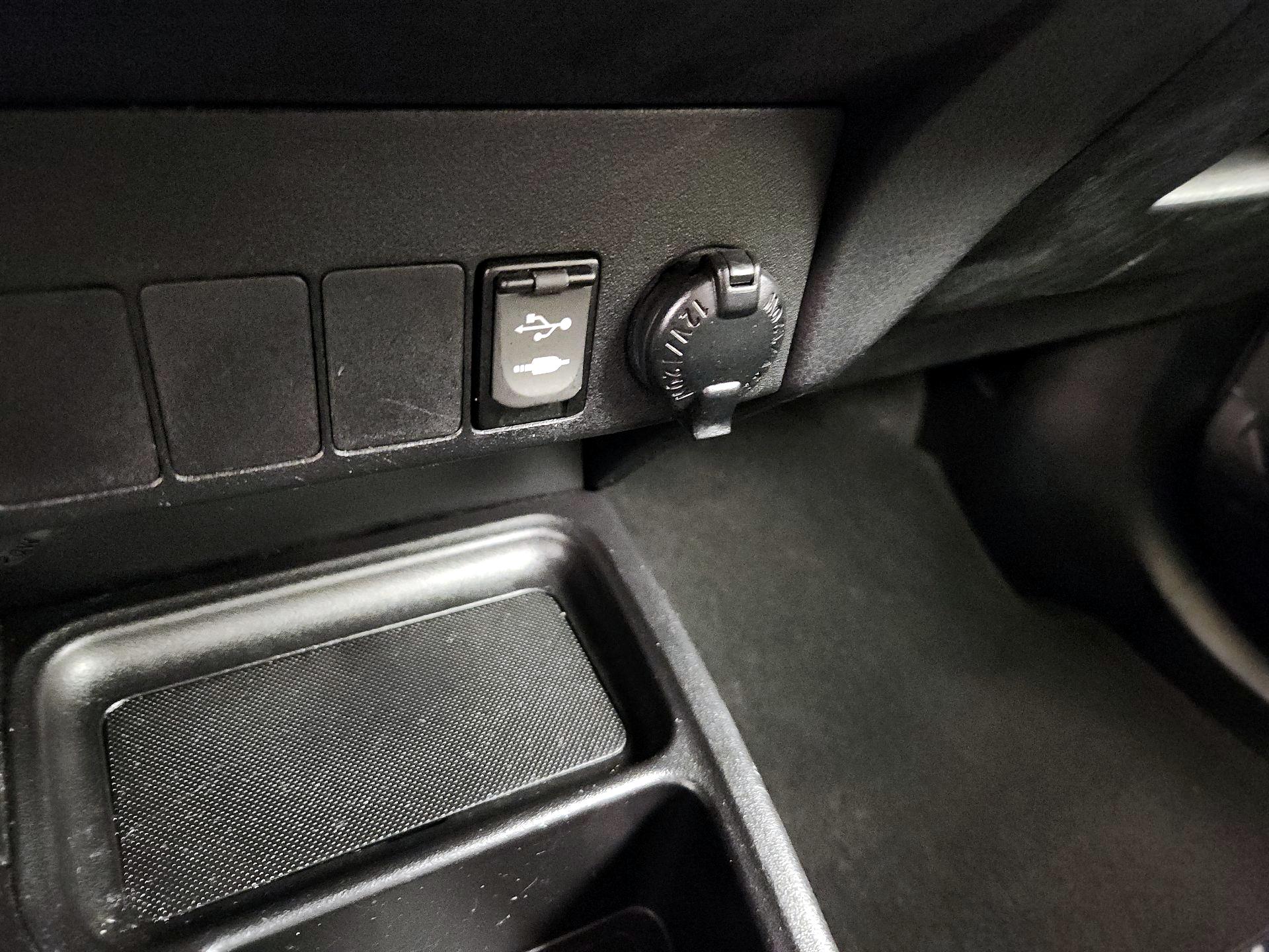 Thumbnail: 2015 Toyota RAV4 - 18
