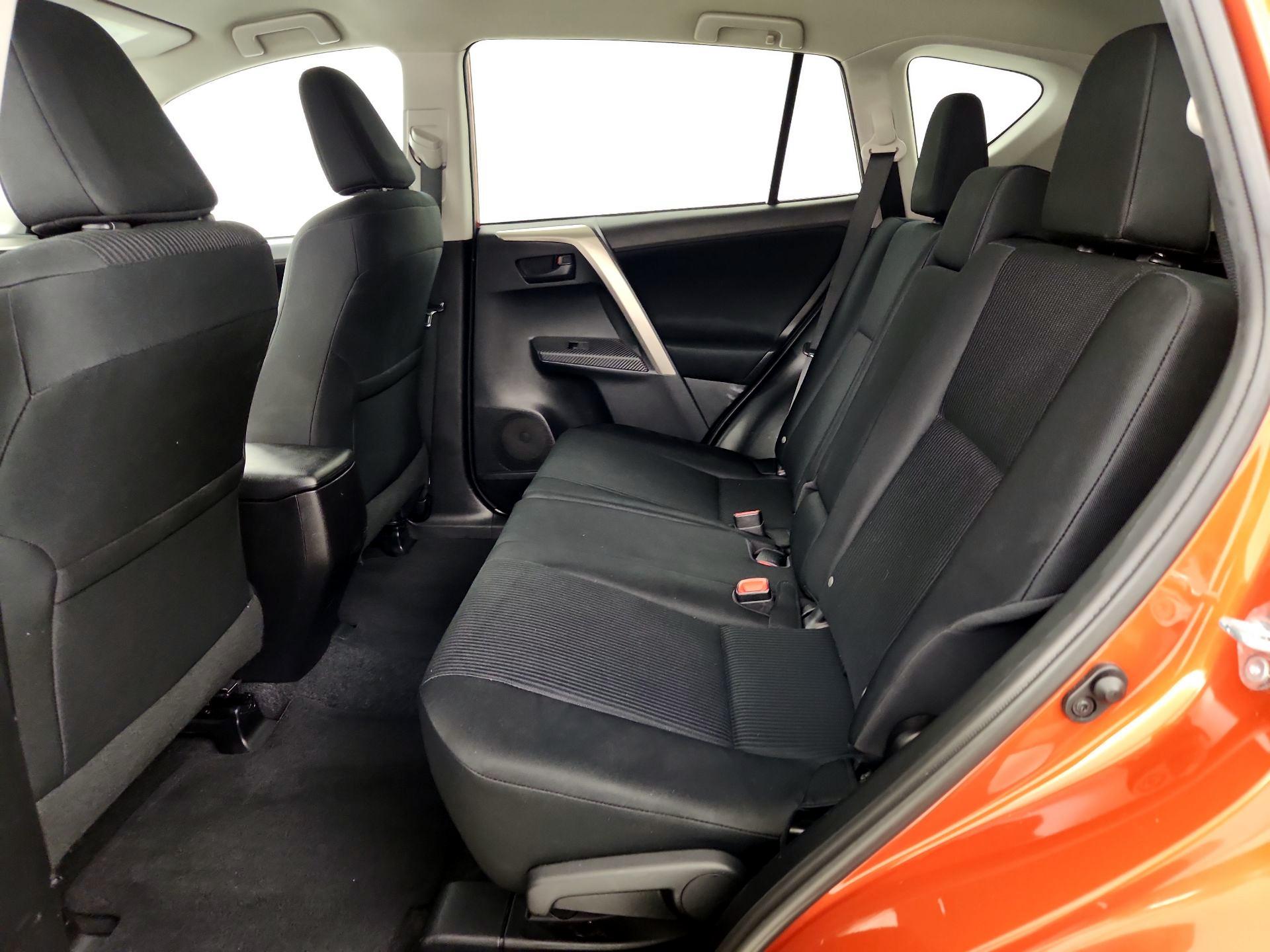 Thumbnail: 2015 Toyota RAV4 - 19