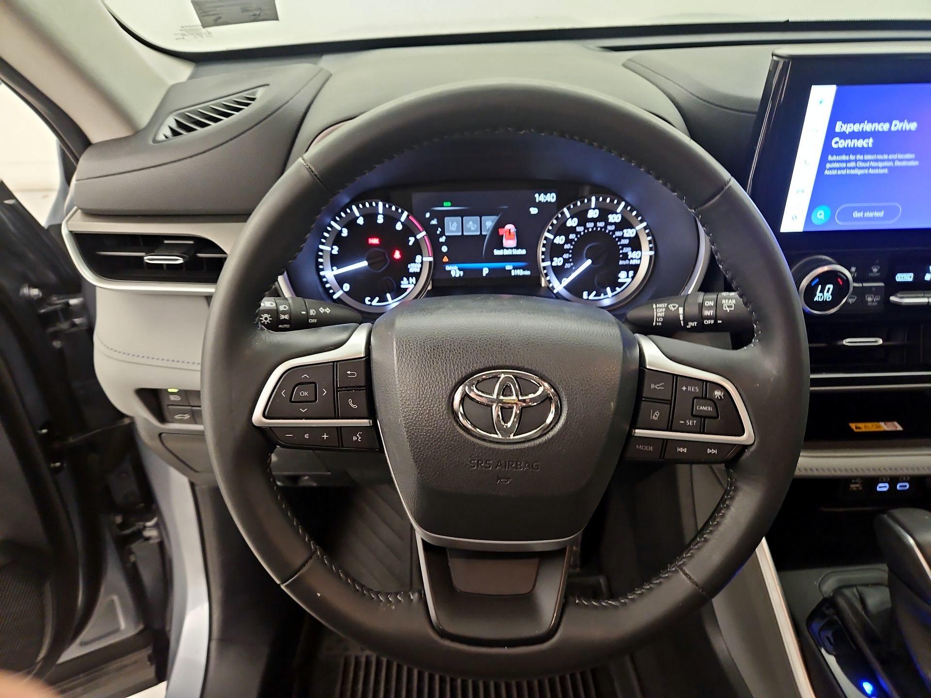 Thumbnail: 2023 Toyota Highlander - 10