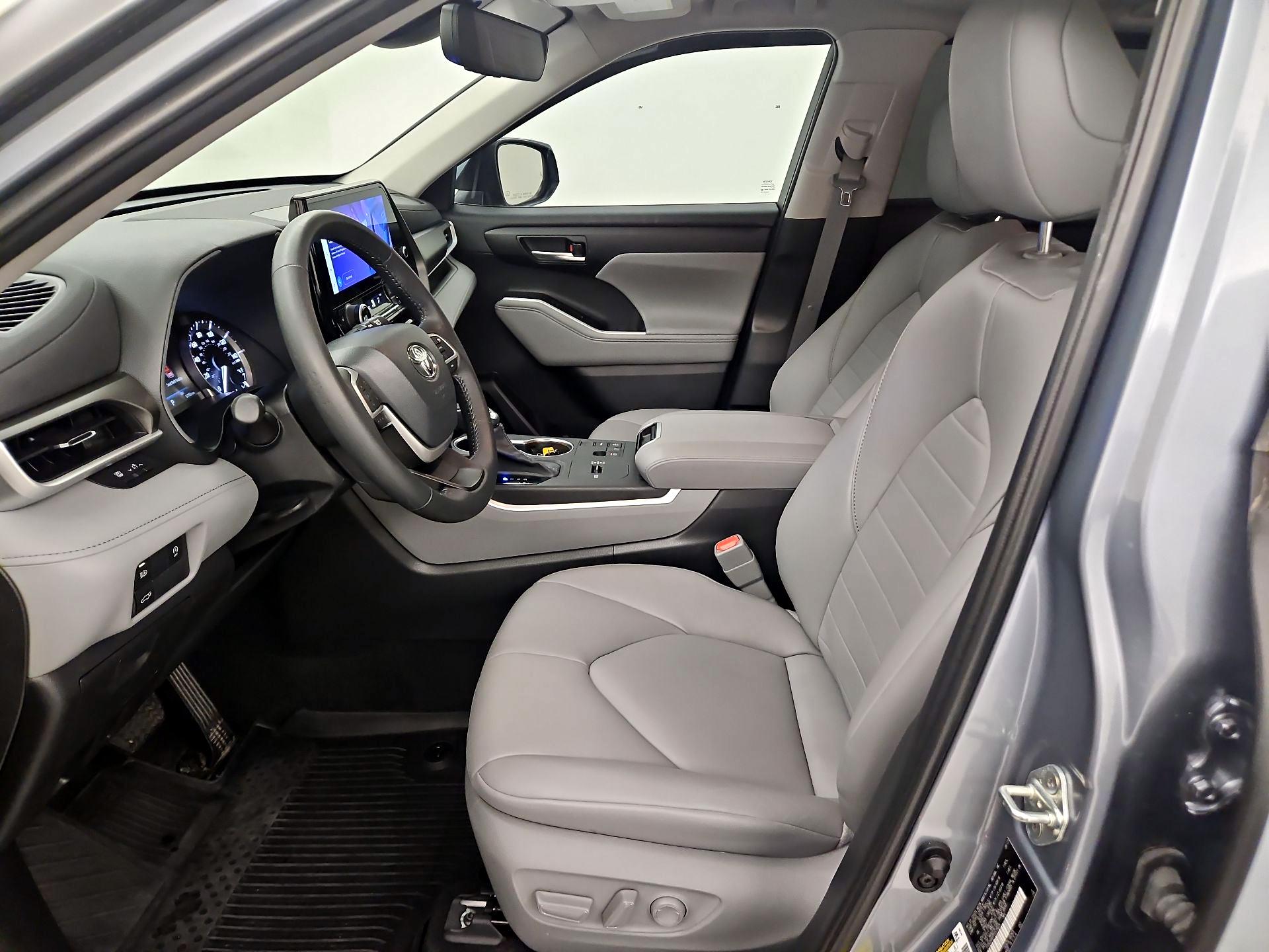 Thumbnail: 2023 Toyota Highlander - 11