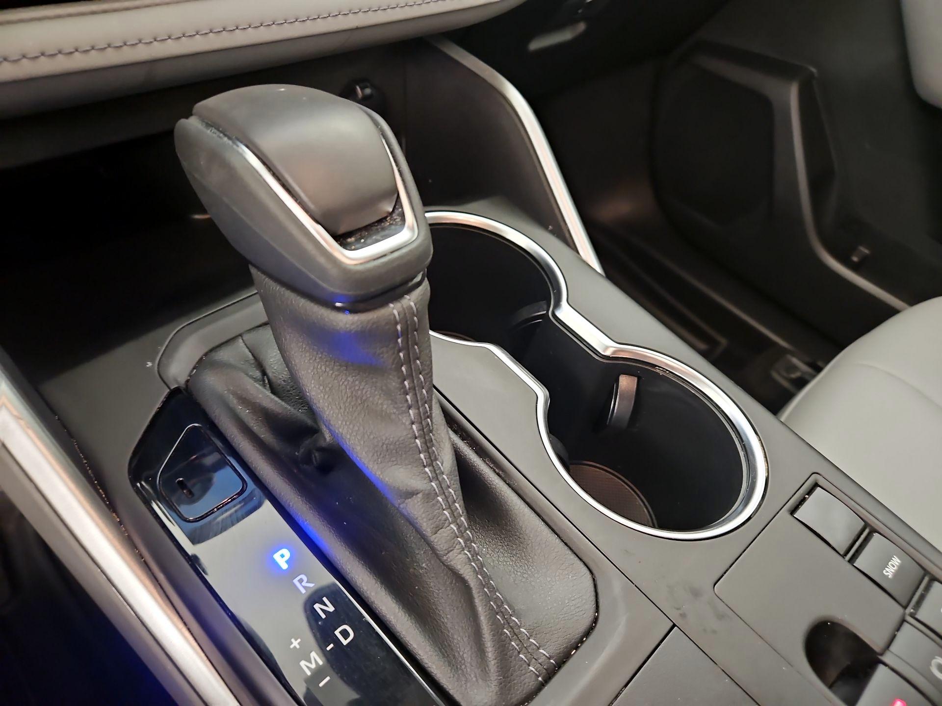 Thumbnail: 2023 Toyota Highlander - 18