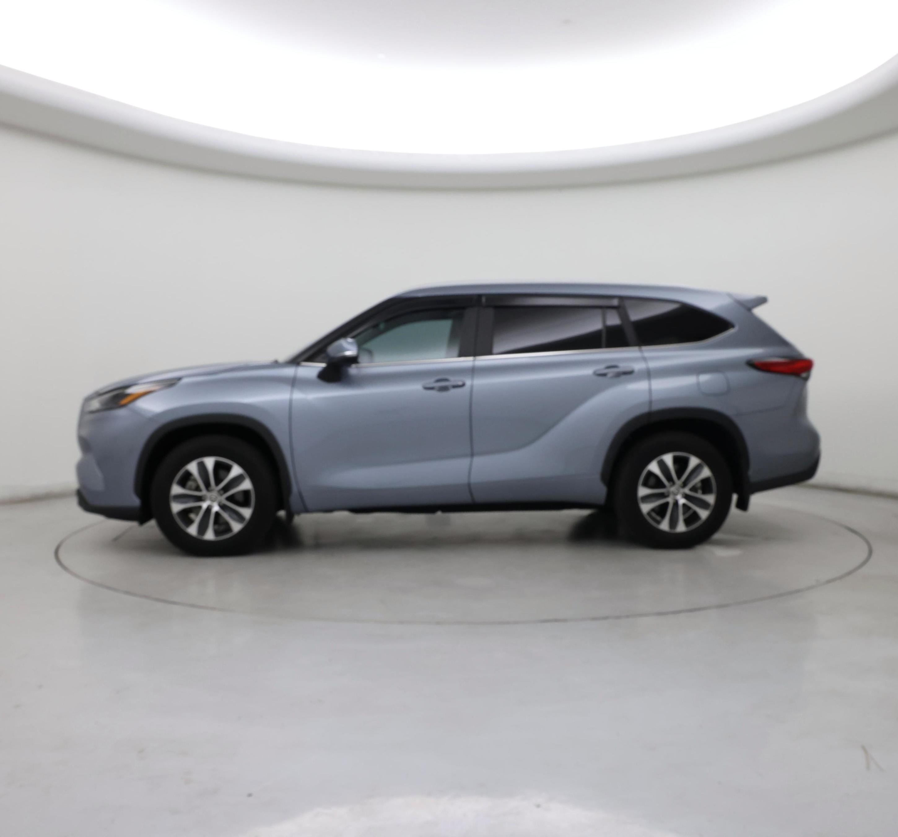 Thumbnail: 2023 Toyota Highlander - 3