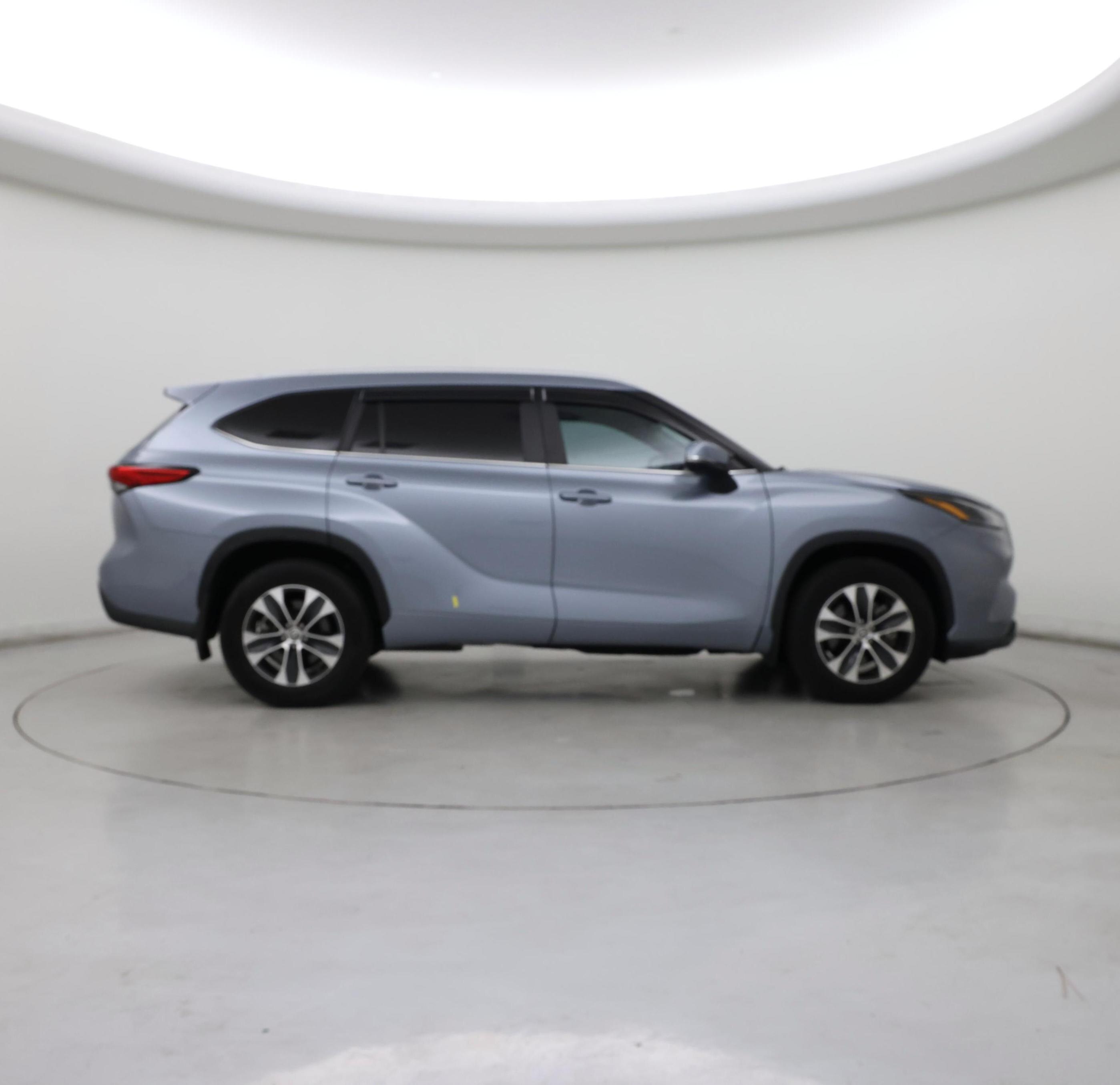 Thumbnail: 2023 Toyota Highlander - 7