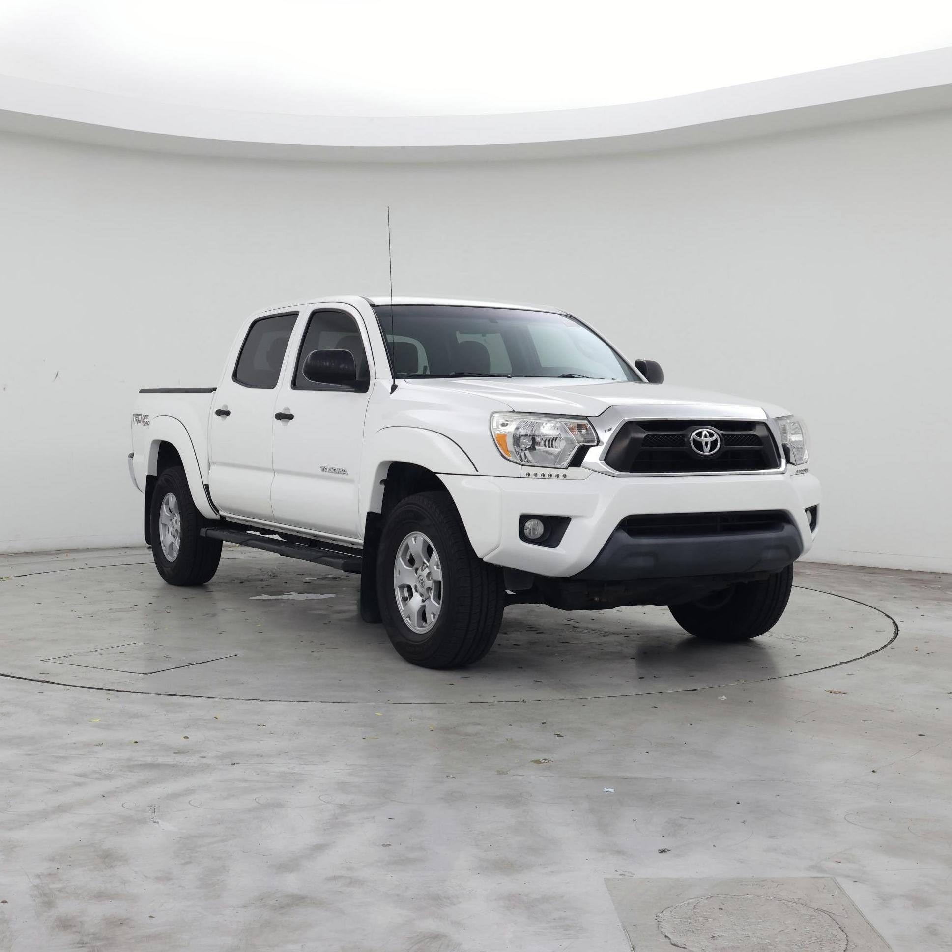 White 2015 Toyota Tacoma Pickup Truck 4X2 Automatic