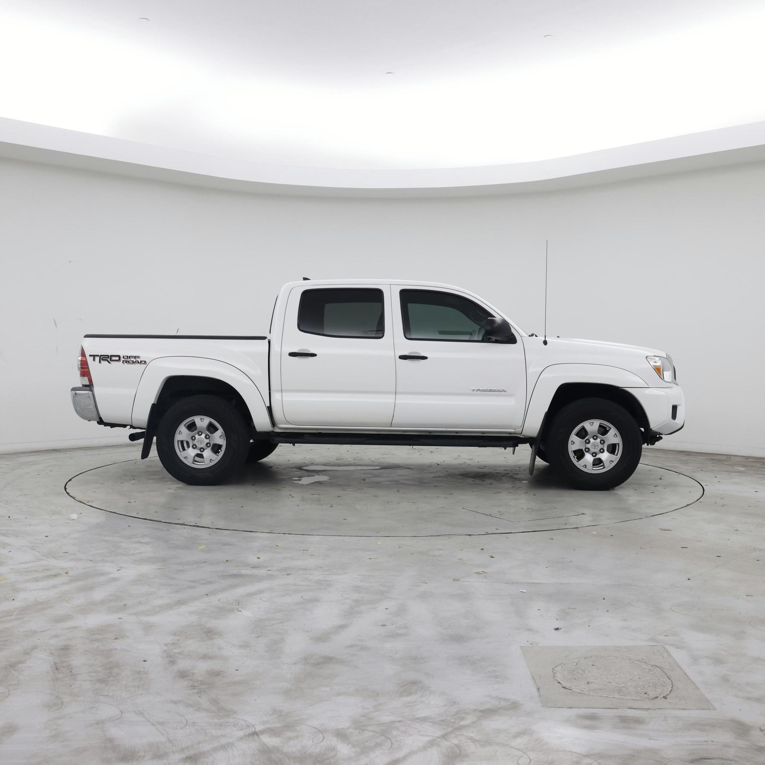 Thumbnail: 2015 Toyota Tacoma - 7