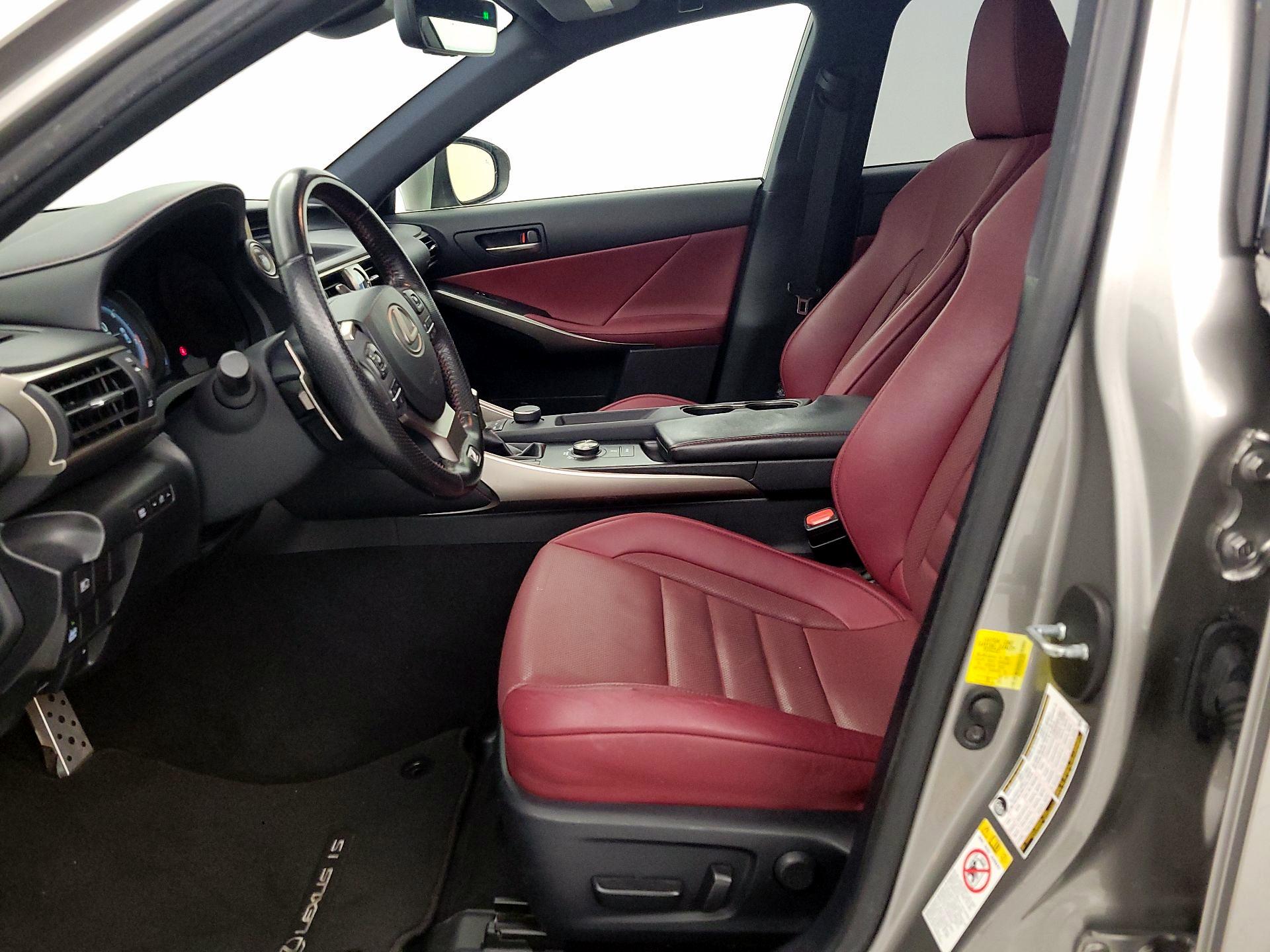 Thumbnail: 2019 Lexus IS - 11