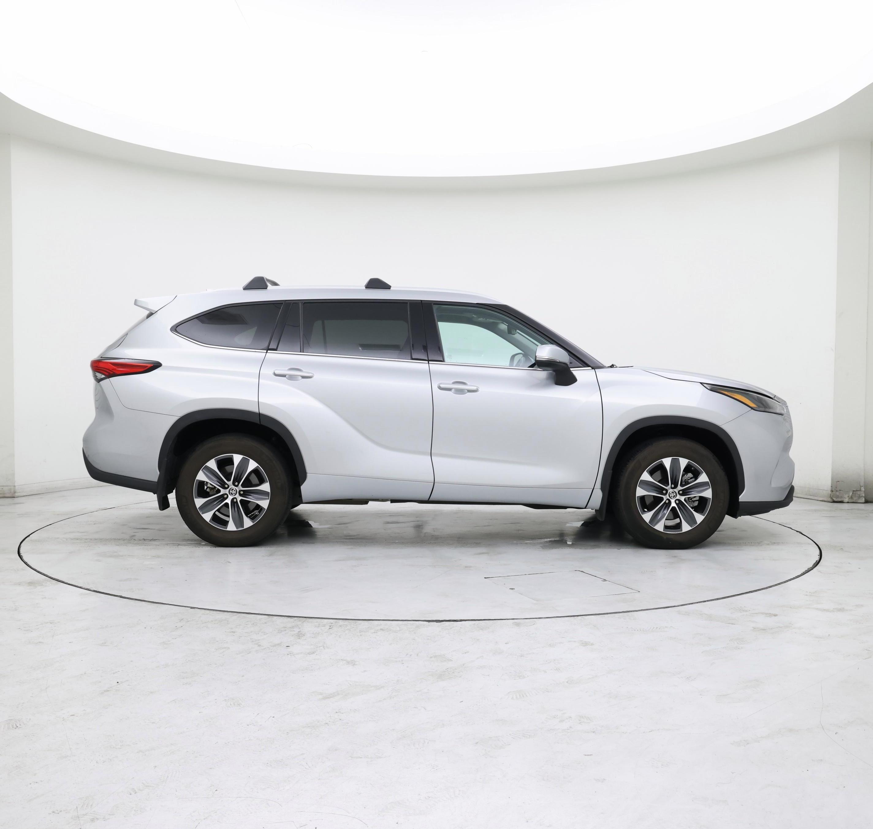 Thumbnail: 2022 Toyota Highlander - 7