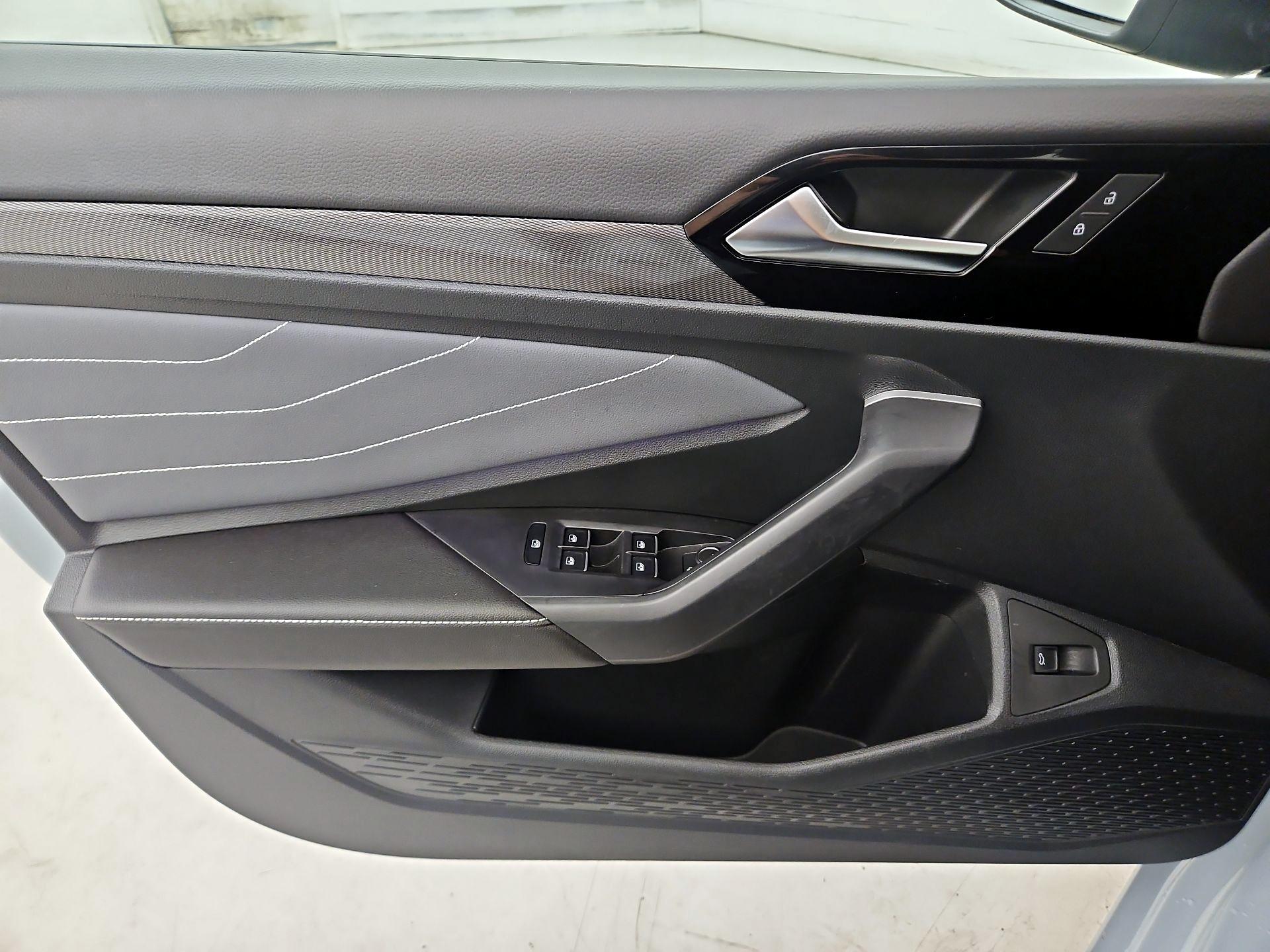 Thumbnail: 2025 Volkswagen Jetta - 12