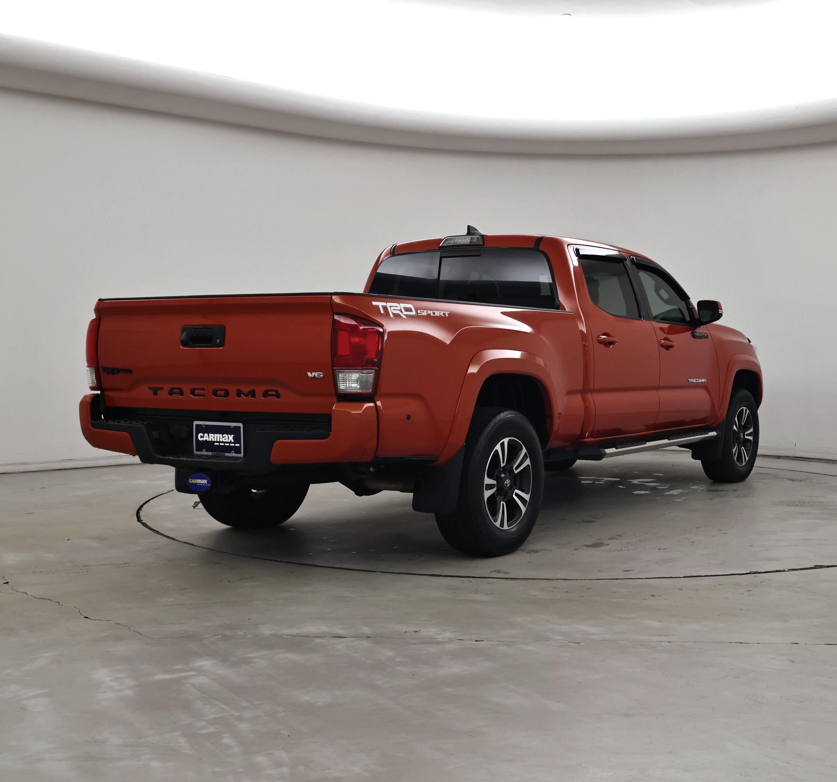 Thumbnail: 2017 Toyota Tacoma - 8