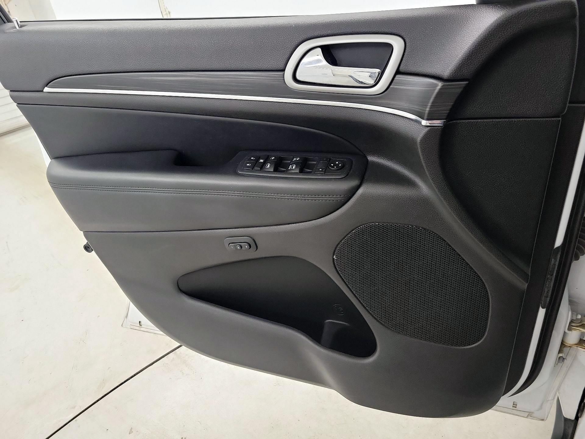 Thumbnail: 2020 Jeep Grand Cherokee - 12