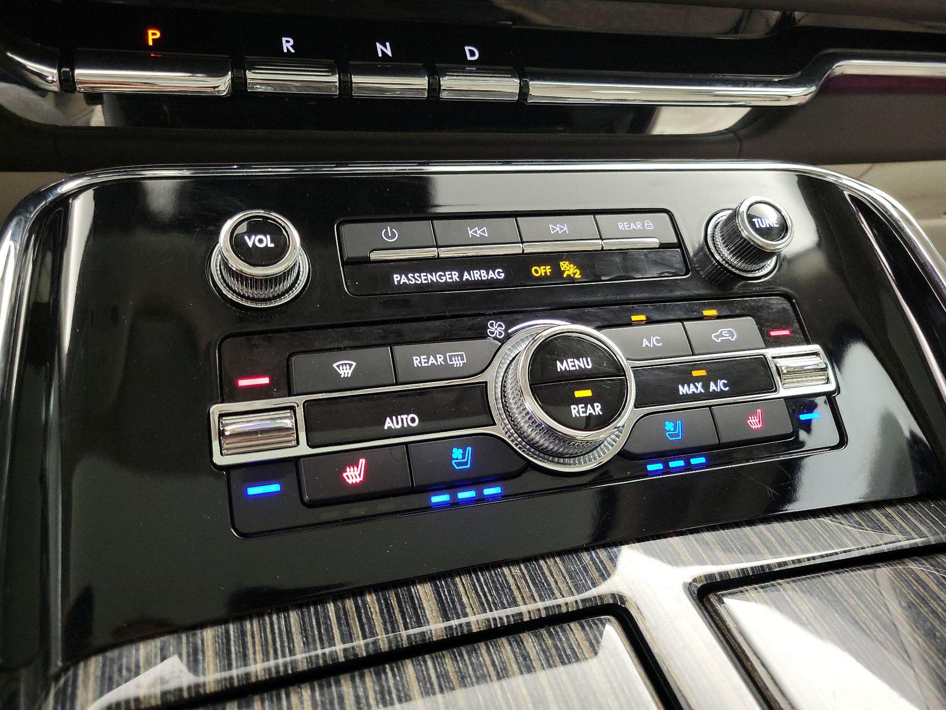 Thumbnail: 2024 Lincoln Navigator L - 17