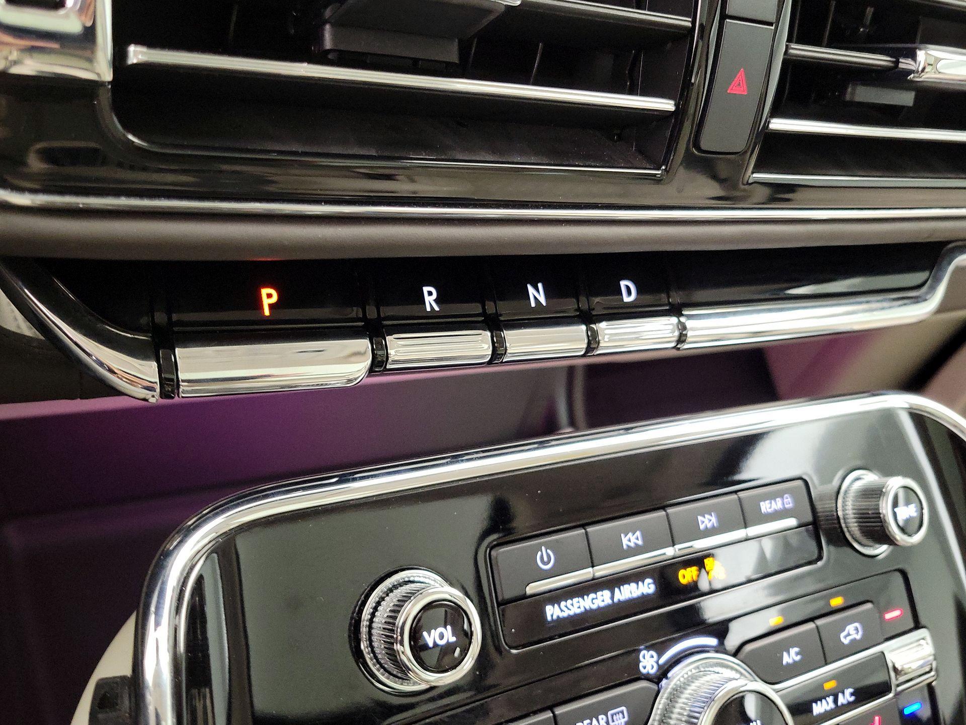 Thumbnail: 2024 Lincoln Navigator L - 18