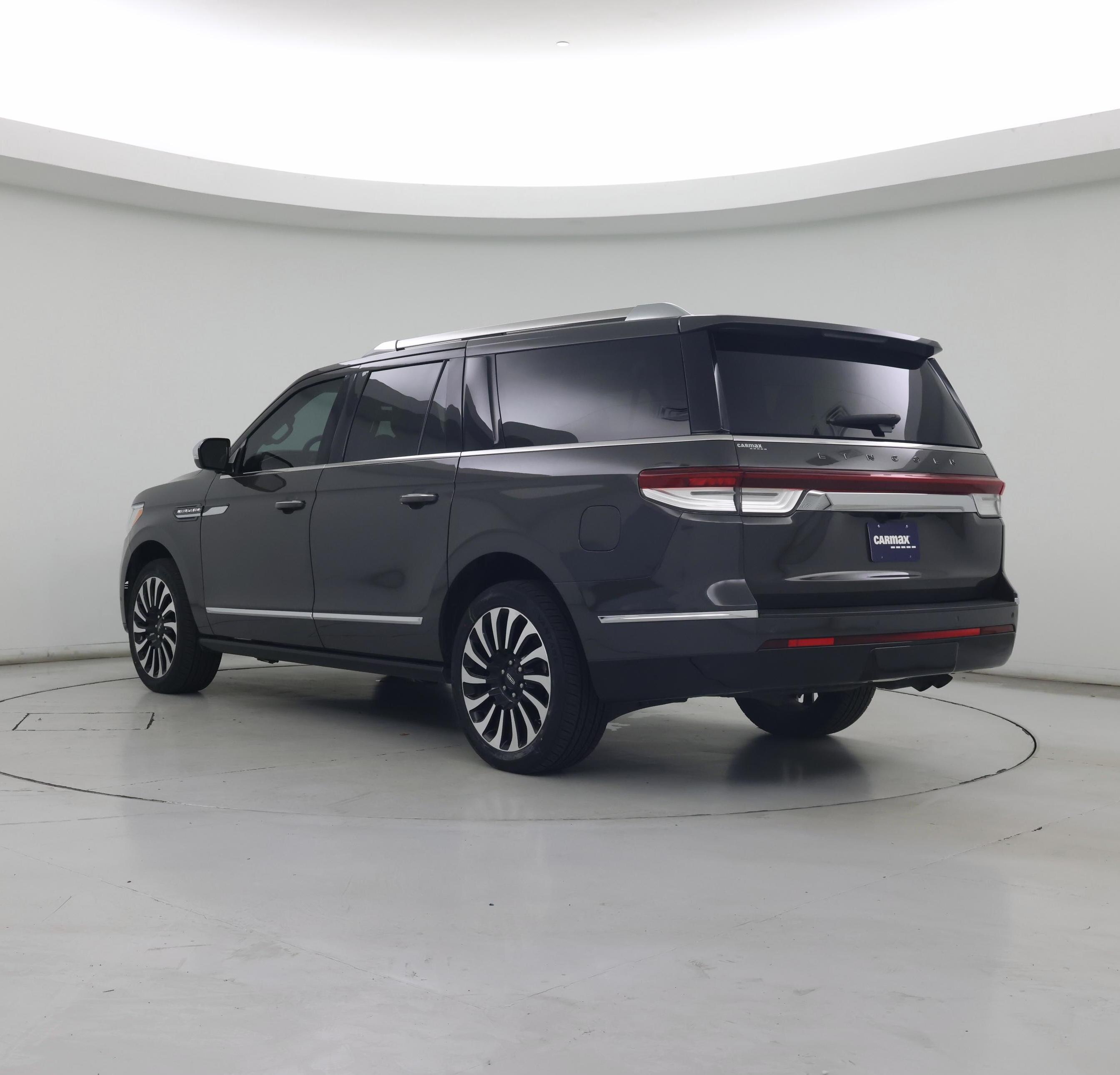 Thumbnail: 2024 Lincoln Navigator L - 2