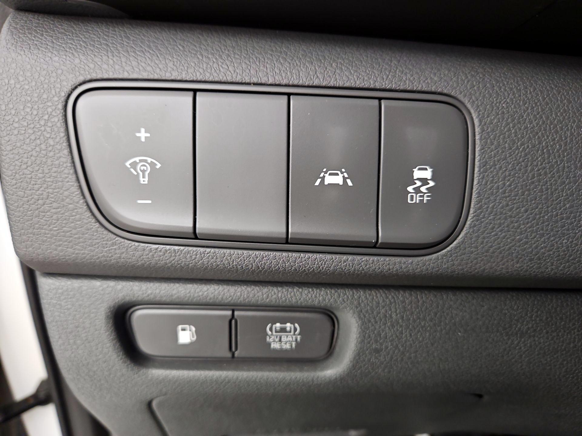 Thumbnail: 2017 Kia Niro - 13