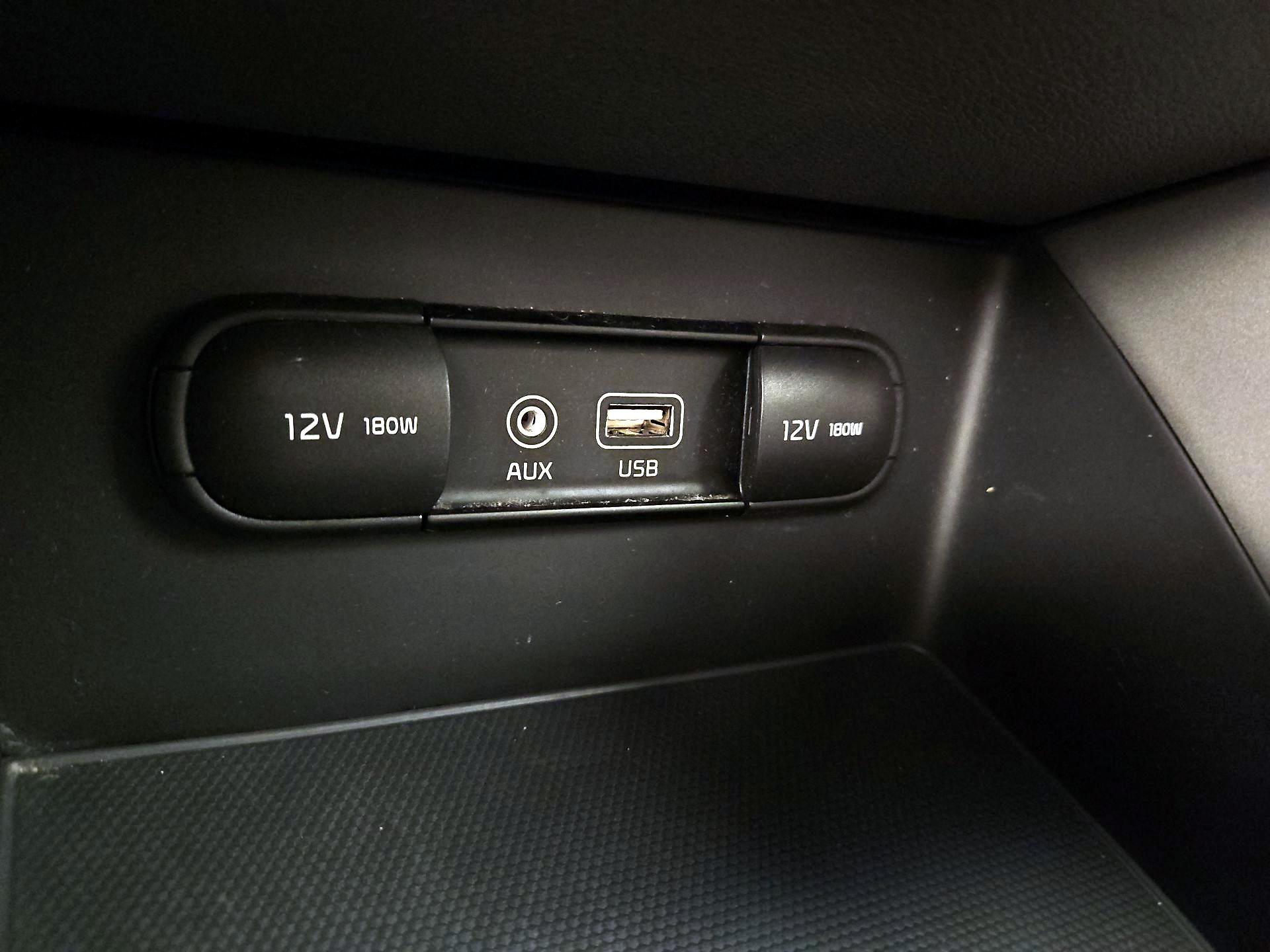 Thumbnail: 2017 Kia Niro - 18