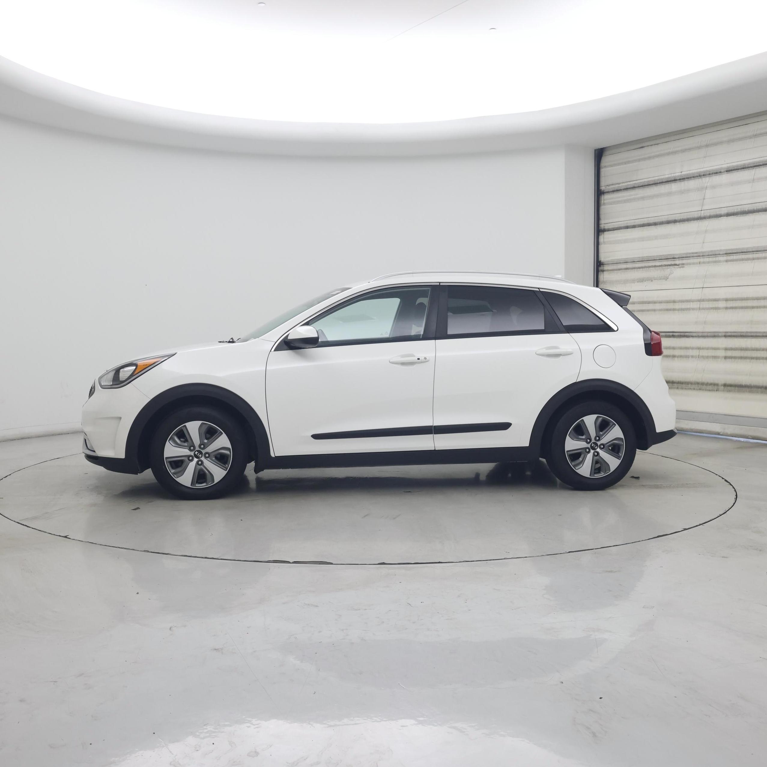 Thumbnail: 2017 Kia Niro - 3