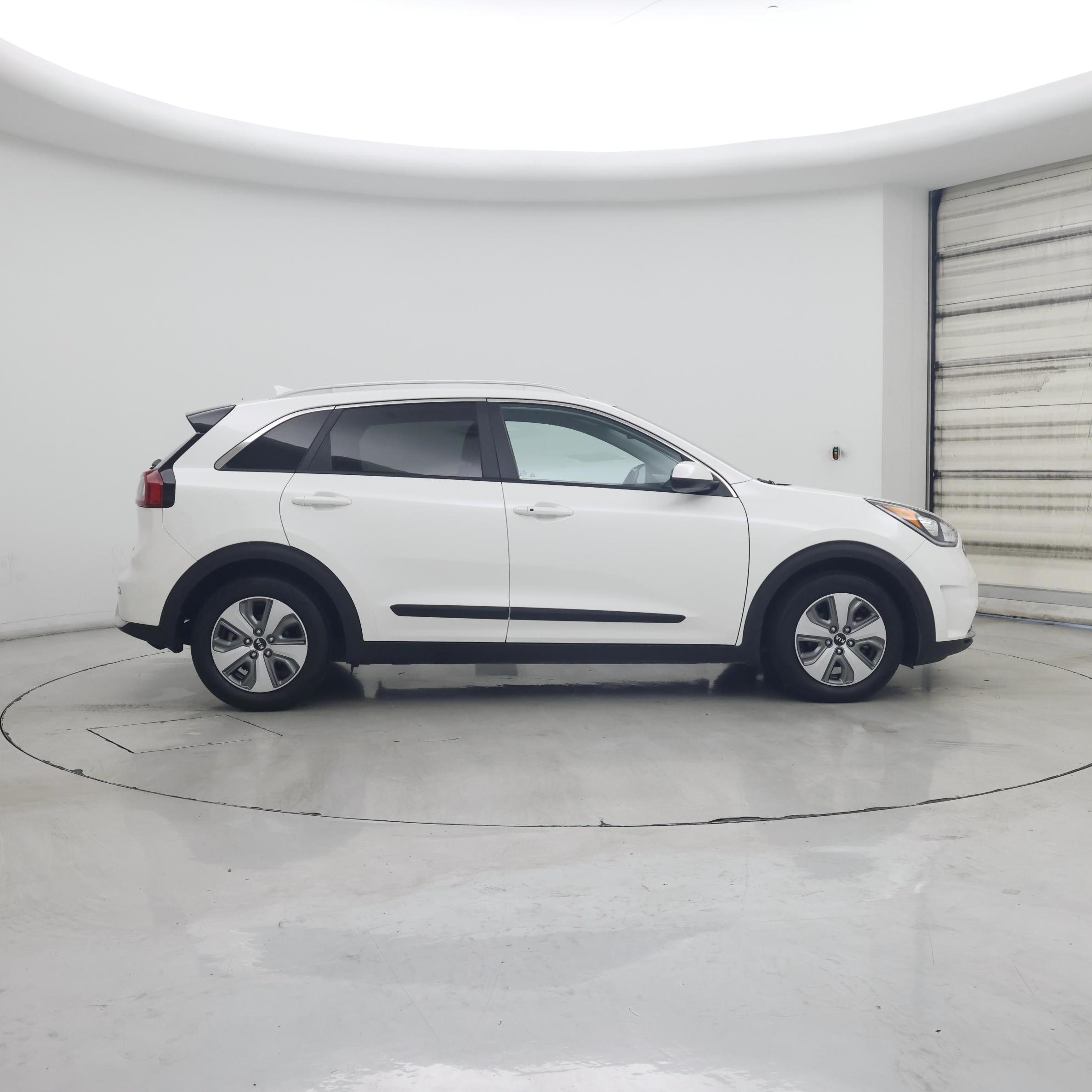 Thumbnail: 2017 Kia Niro - 7