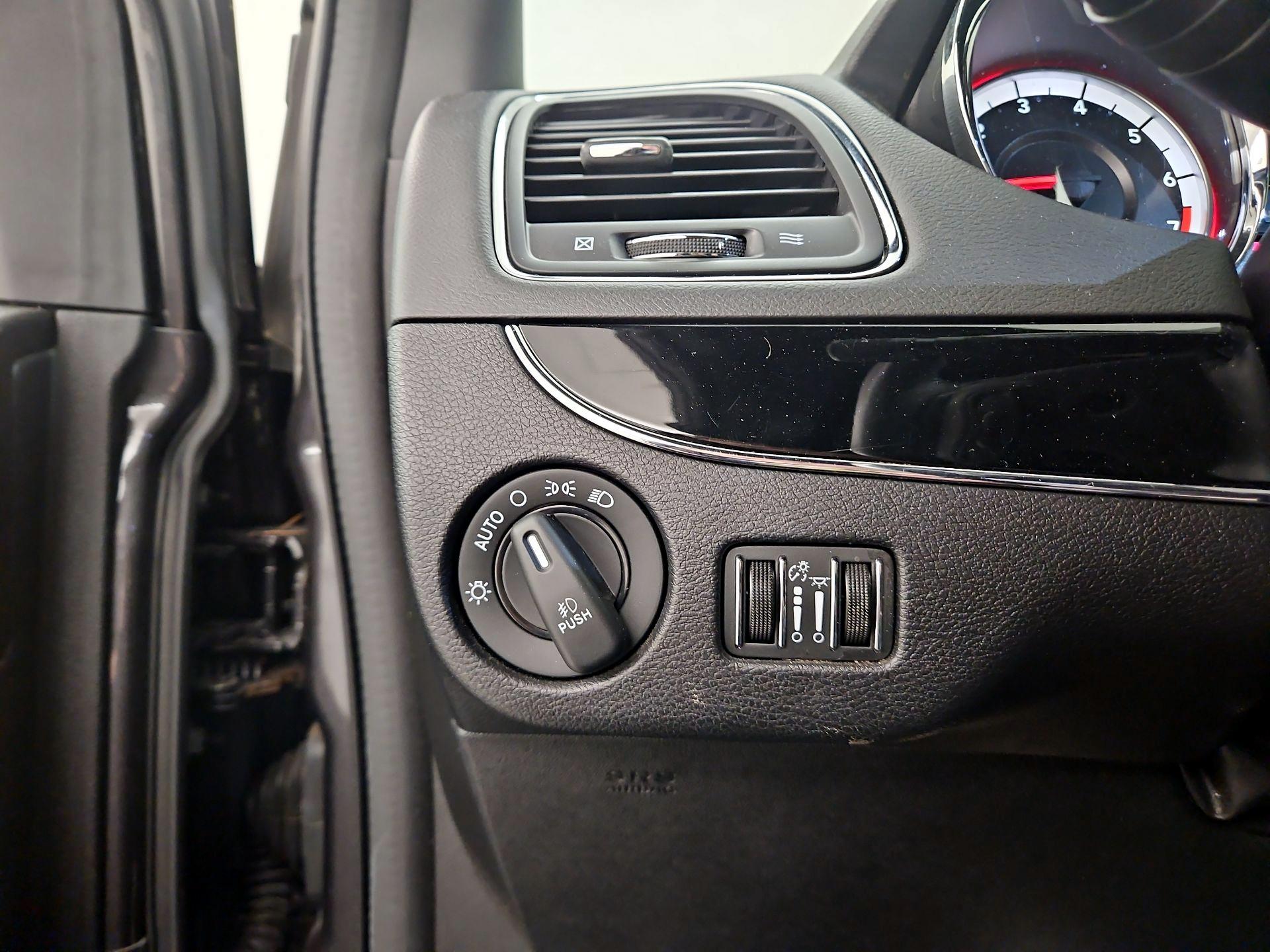 Thumbnail: 2019 Dodge Grand Caravan - 13
