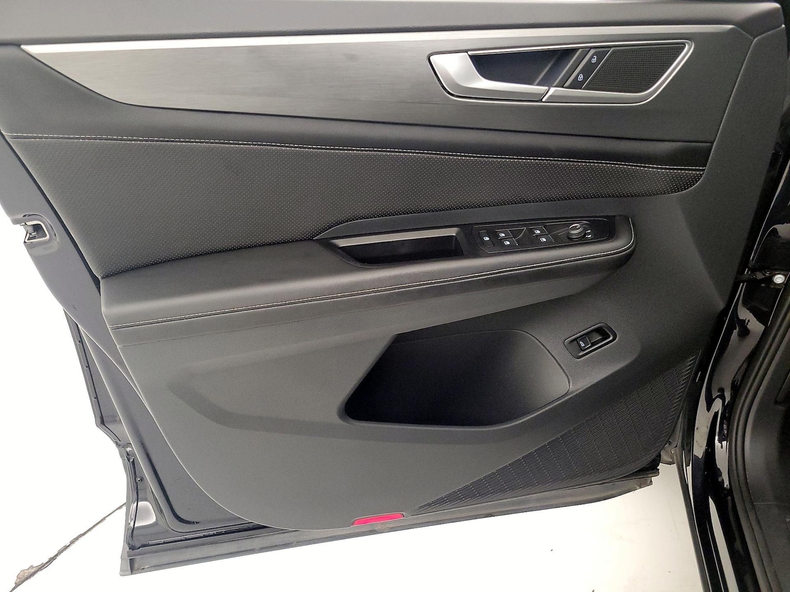 2024 Volkswagen Atlas Cross Sport SE w/Tech - Photo 13