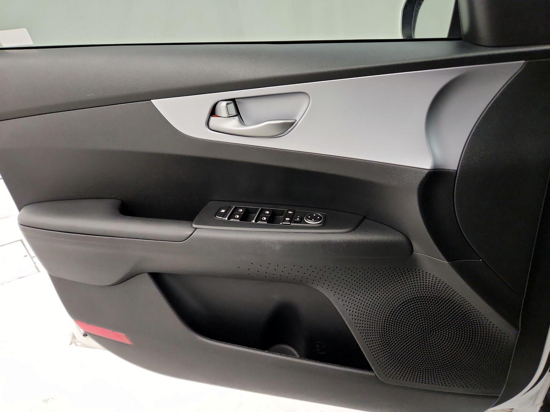 Thumbnail: 2024 Kia Forte - 12