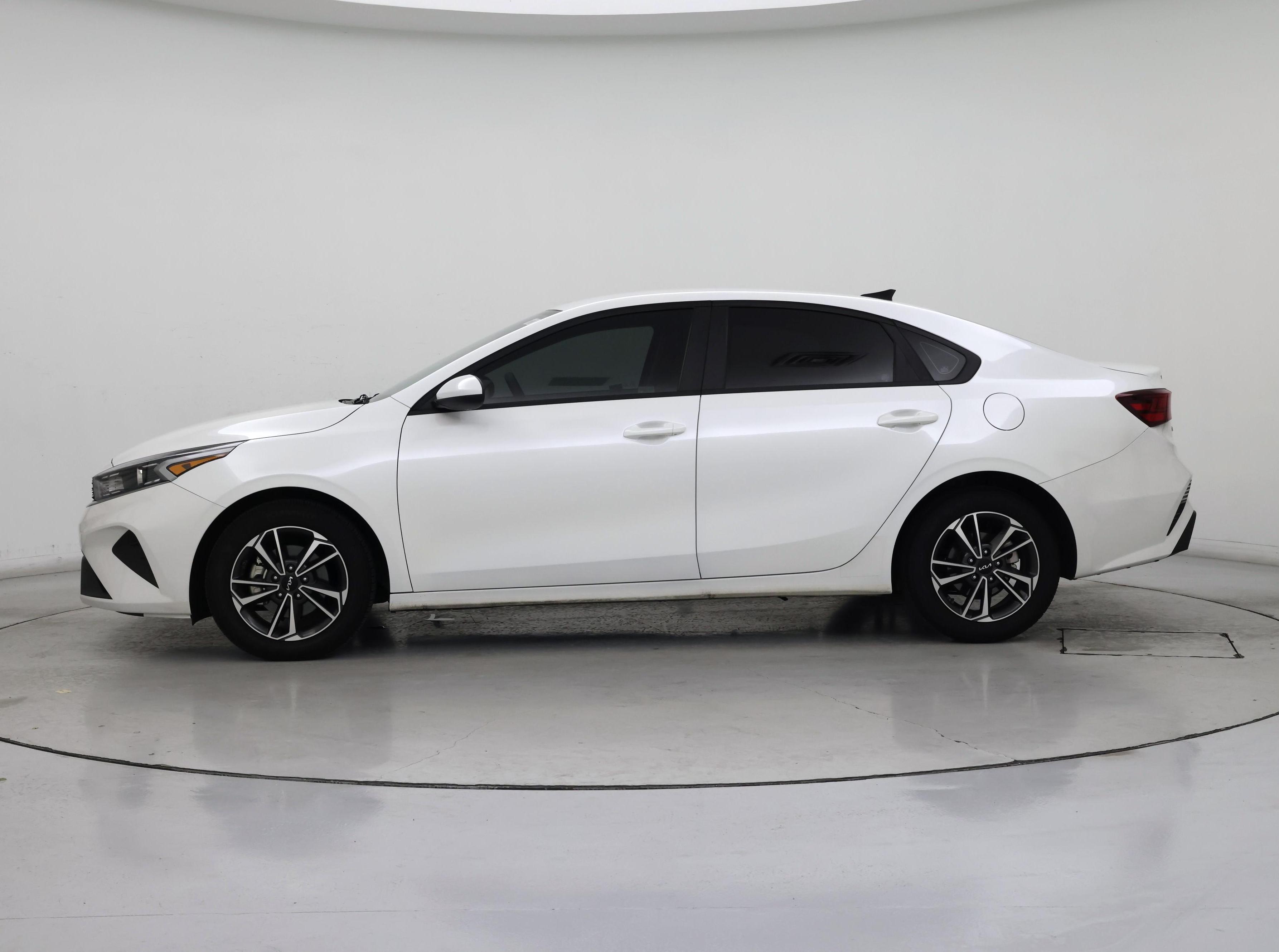 Thumbnail: 2024 Kia Forte - 3