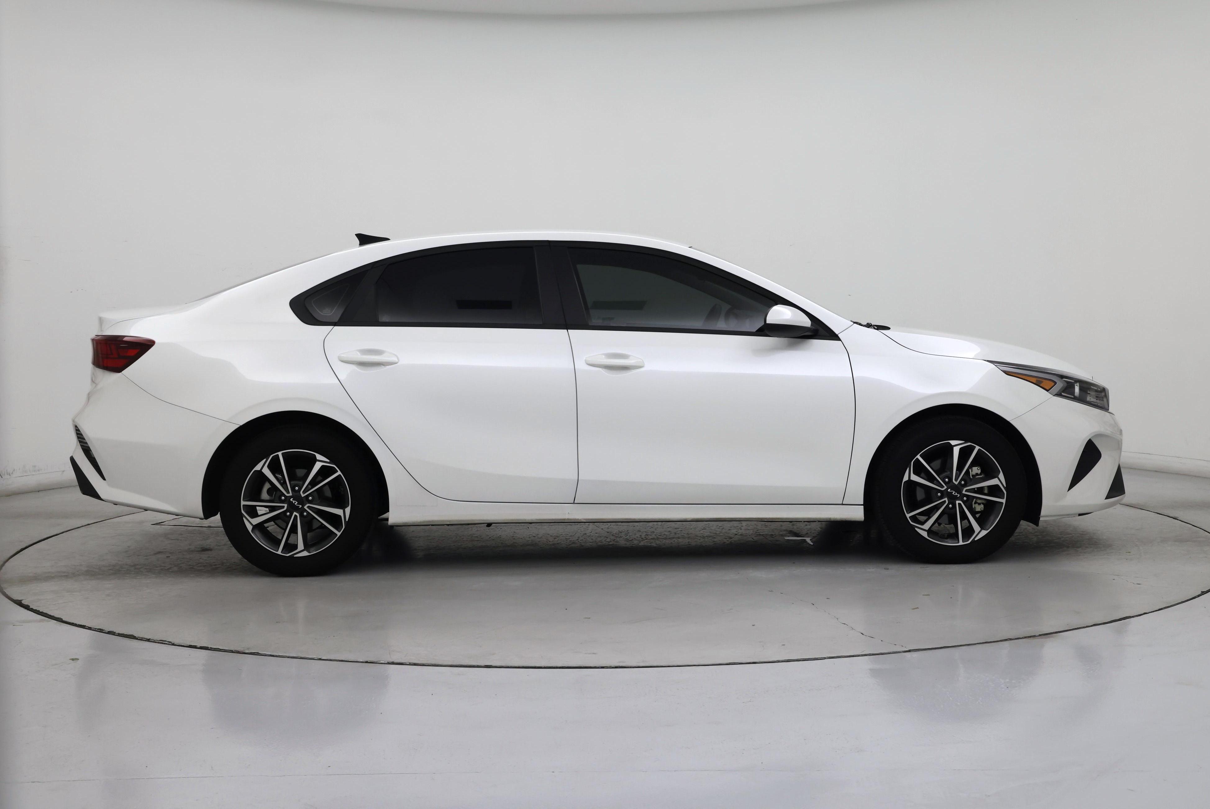 Thumbnail: 2024 Kia Forte - 7
