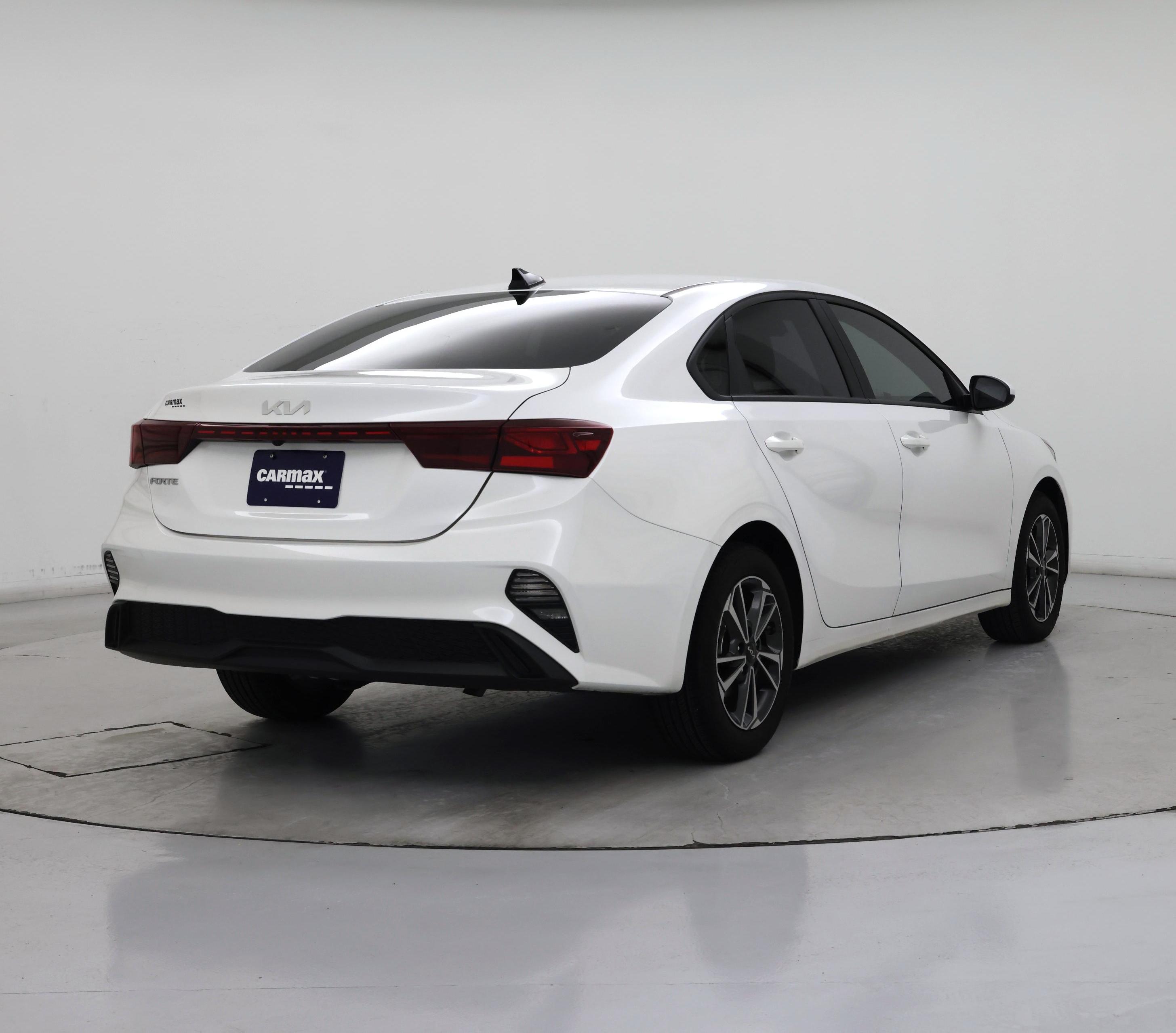 Thumbnail: 2024 Kia Forte - 8