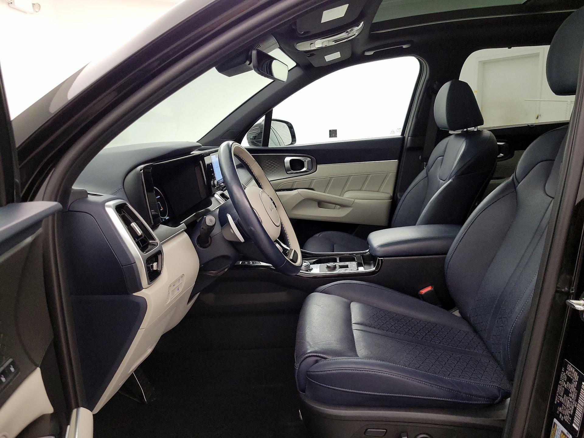 Thumbnail: 2023 Kia Sorento - 11